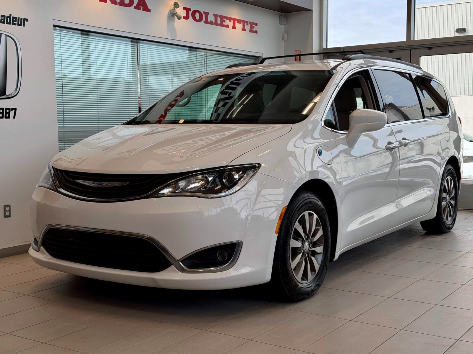 2019 Chrysler Pacifica Hybrid Touring Plus-2