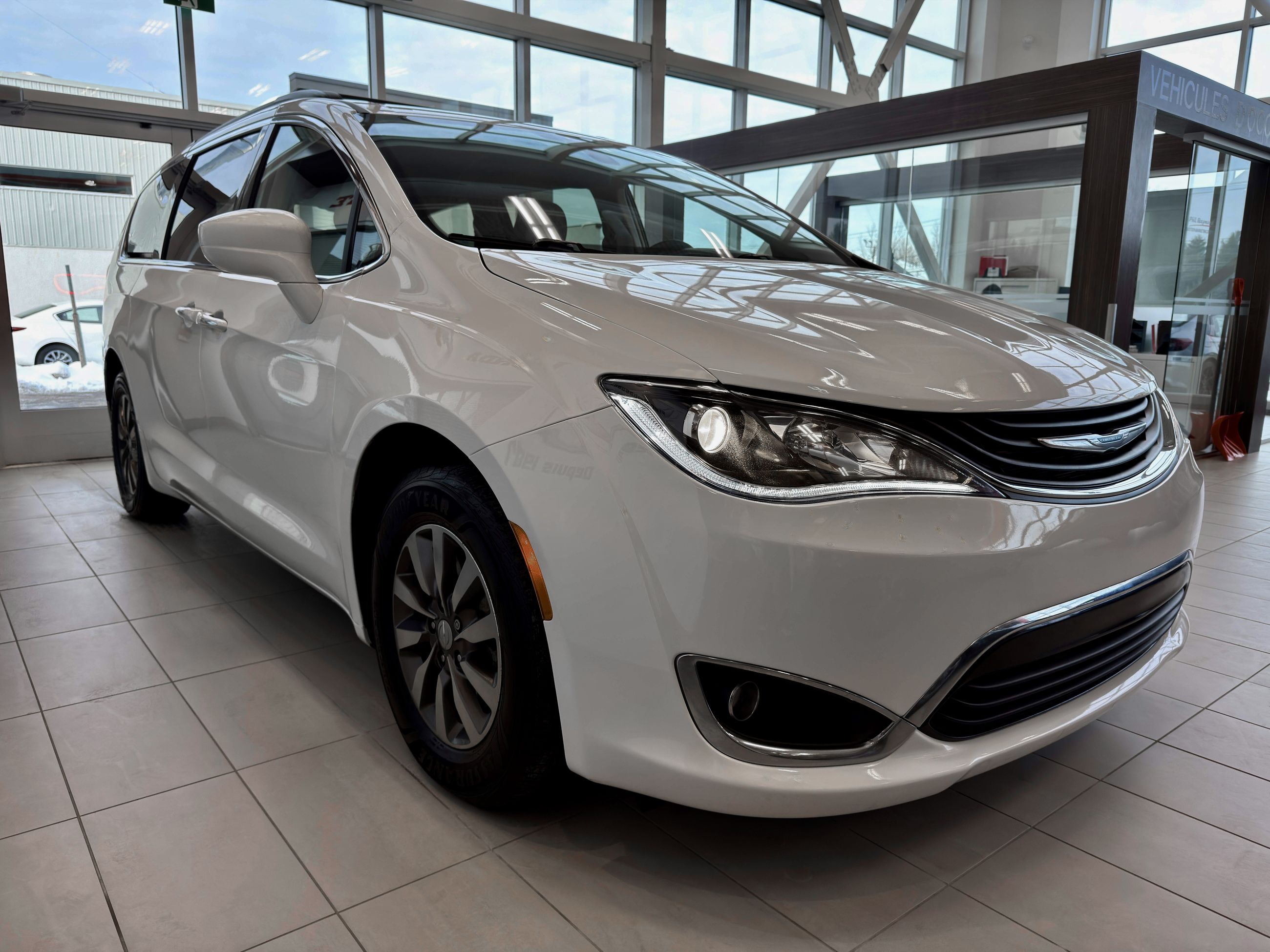 2019 Chrysler Pacifica Hybrid Touring Plus-6