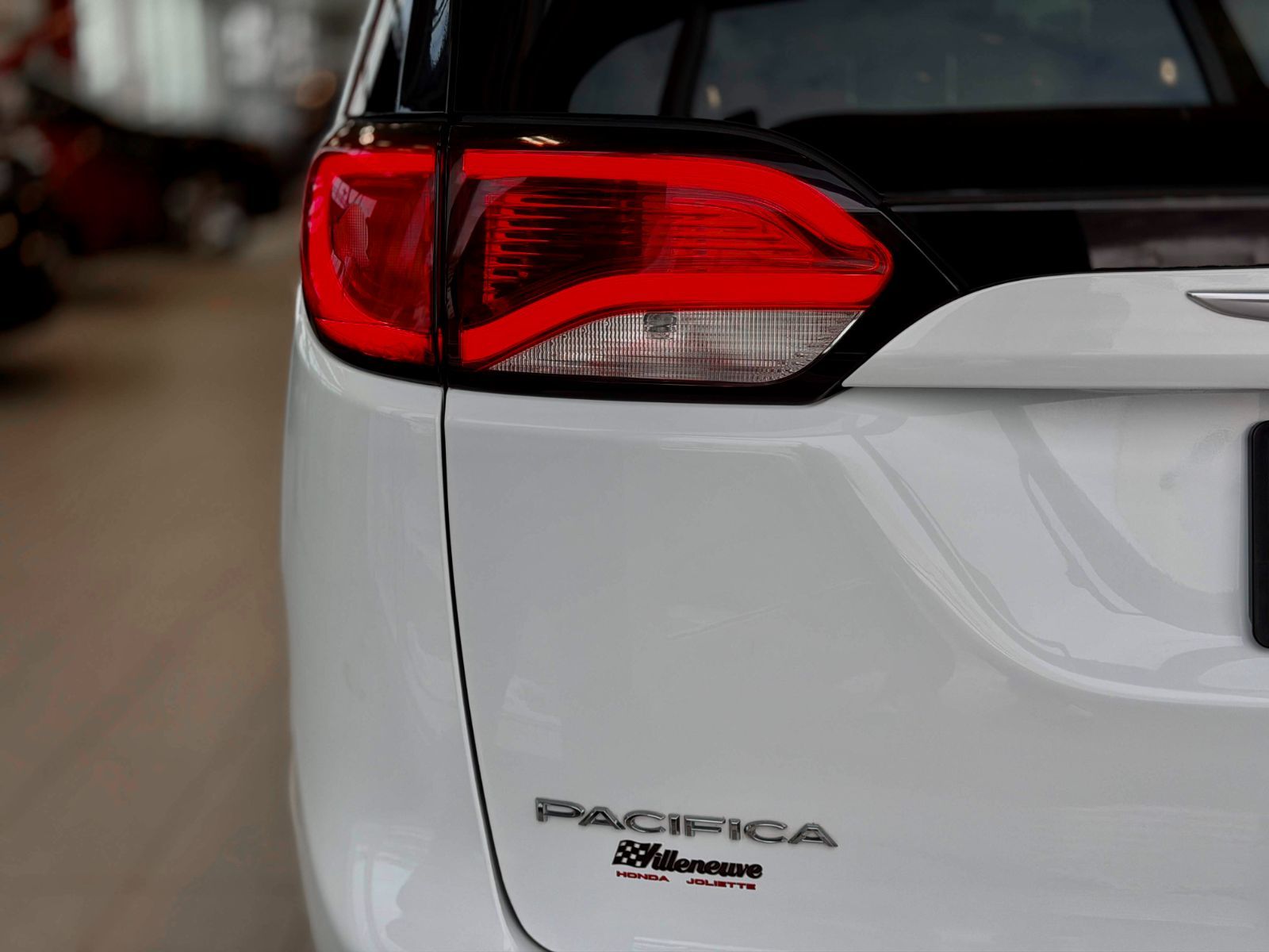 2019 Chrysler Pacifica Hybrid Touring Plus-10