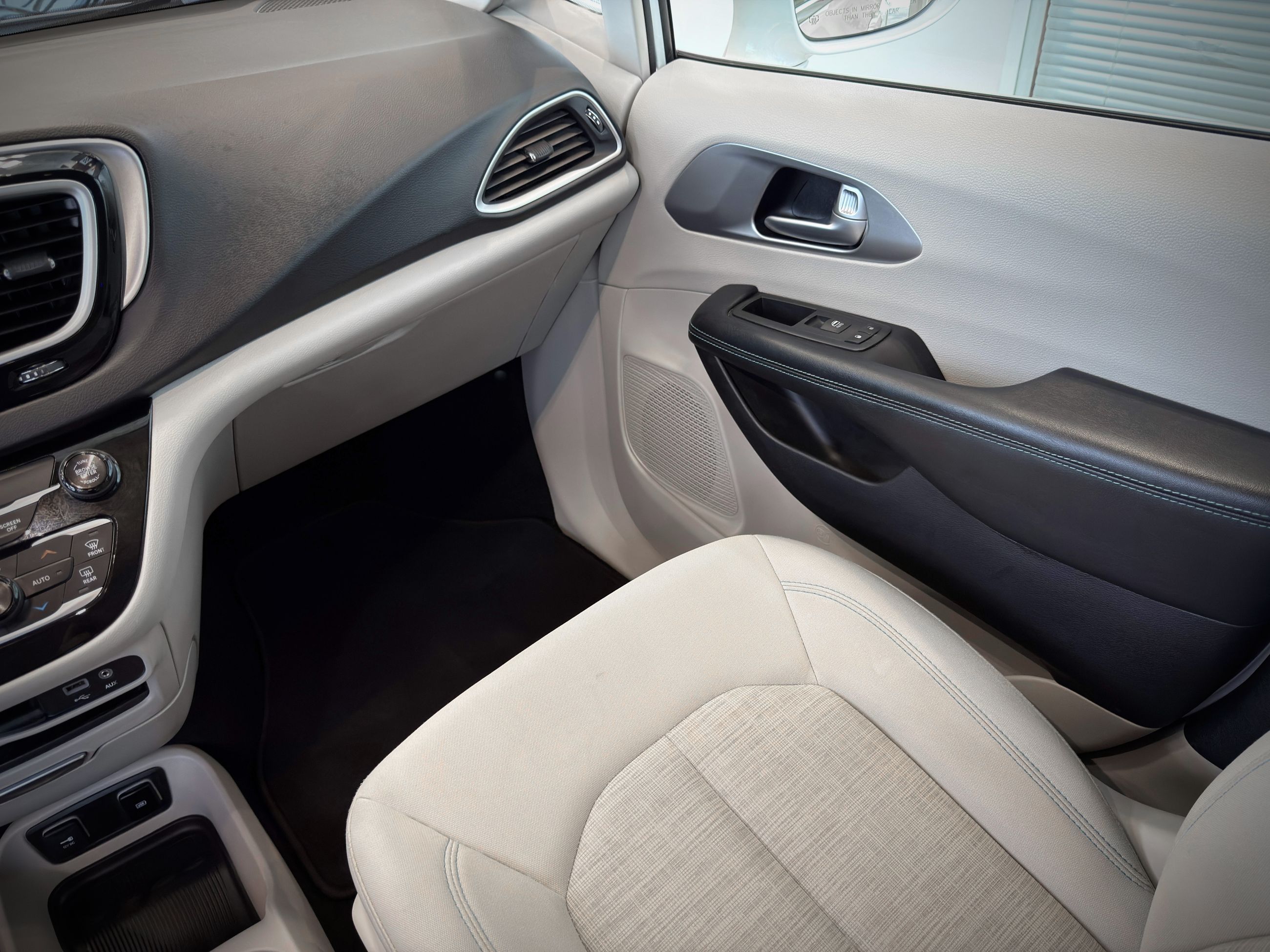 2019 Chrysler Pacifica Hybrid Touring Plus-20