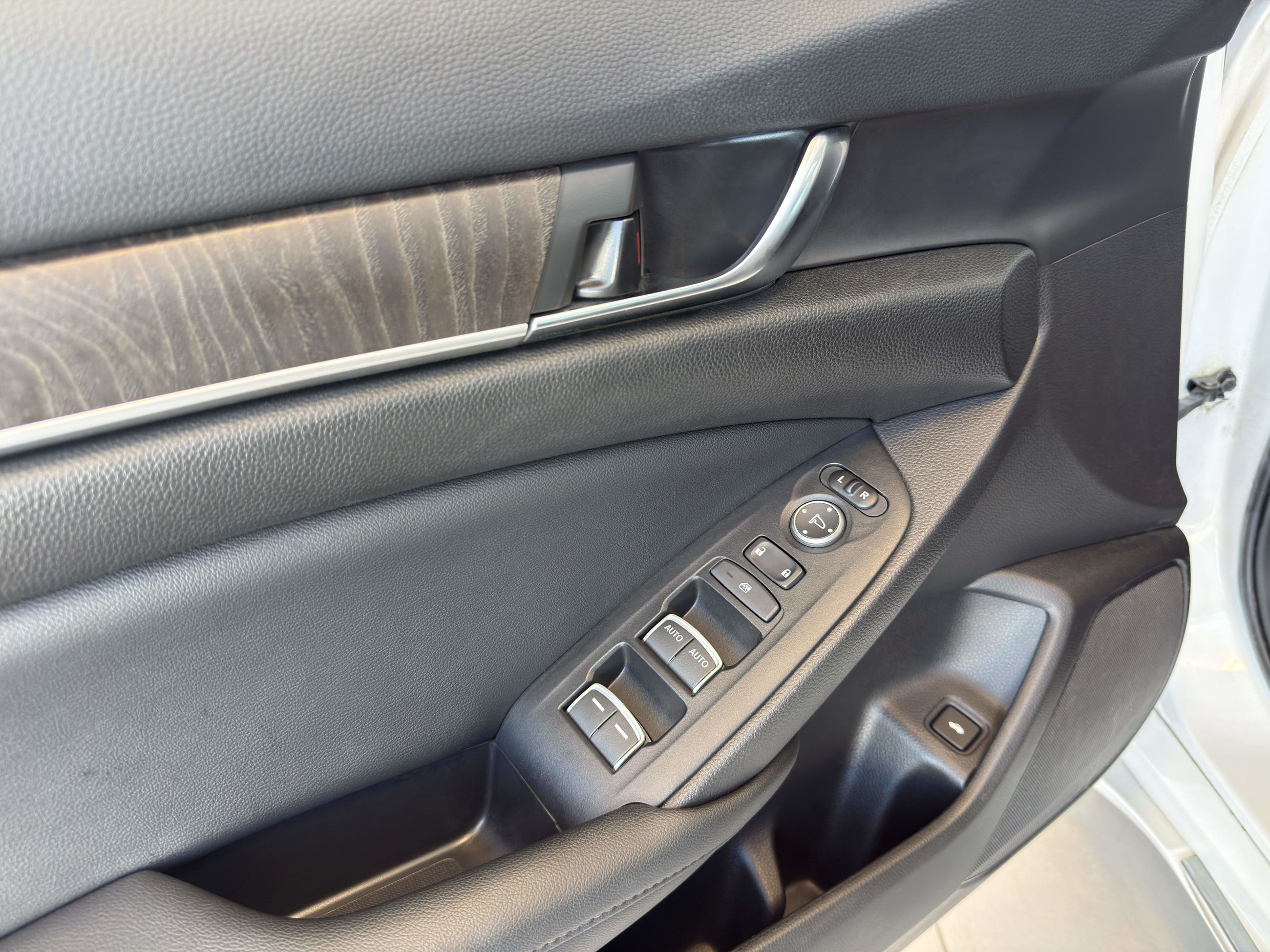 Honda Accord Hybrid EX 2022-35