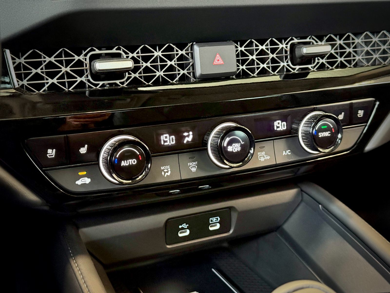 Honda Accord Hybrid Touring 2025-23