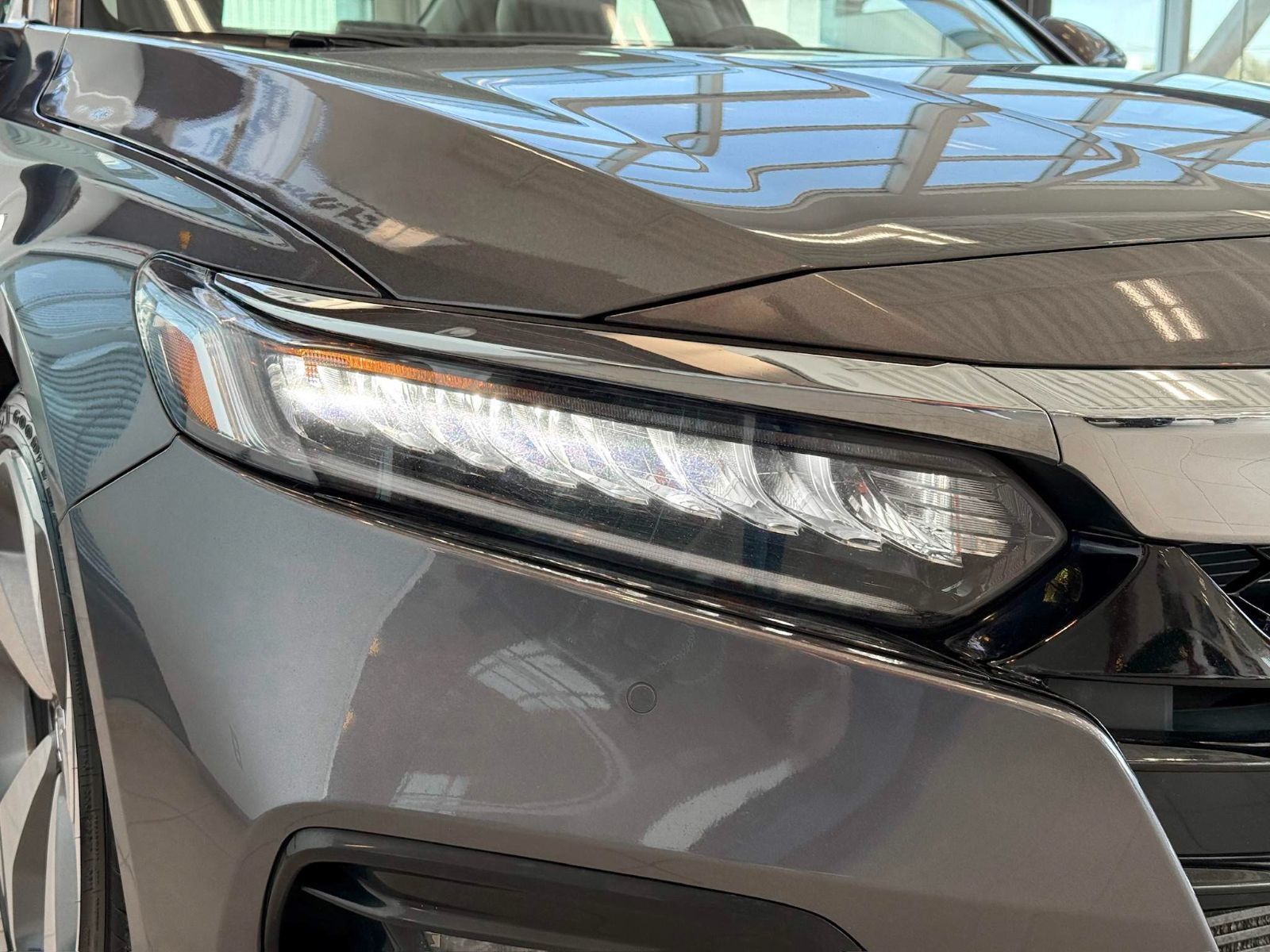Honda Accord Sedan Touring 2020-13