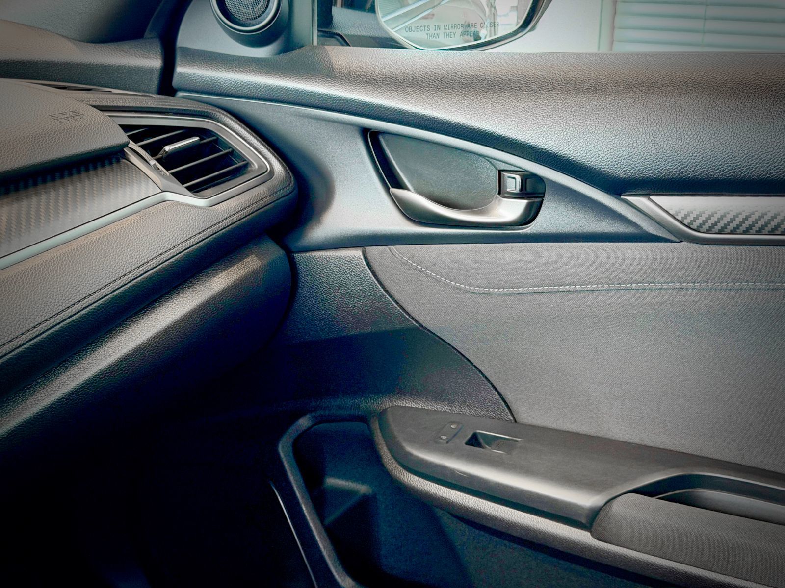 2017 Honda Civic Hatchback Sport-30