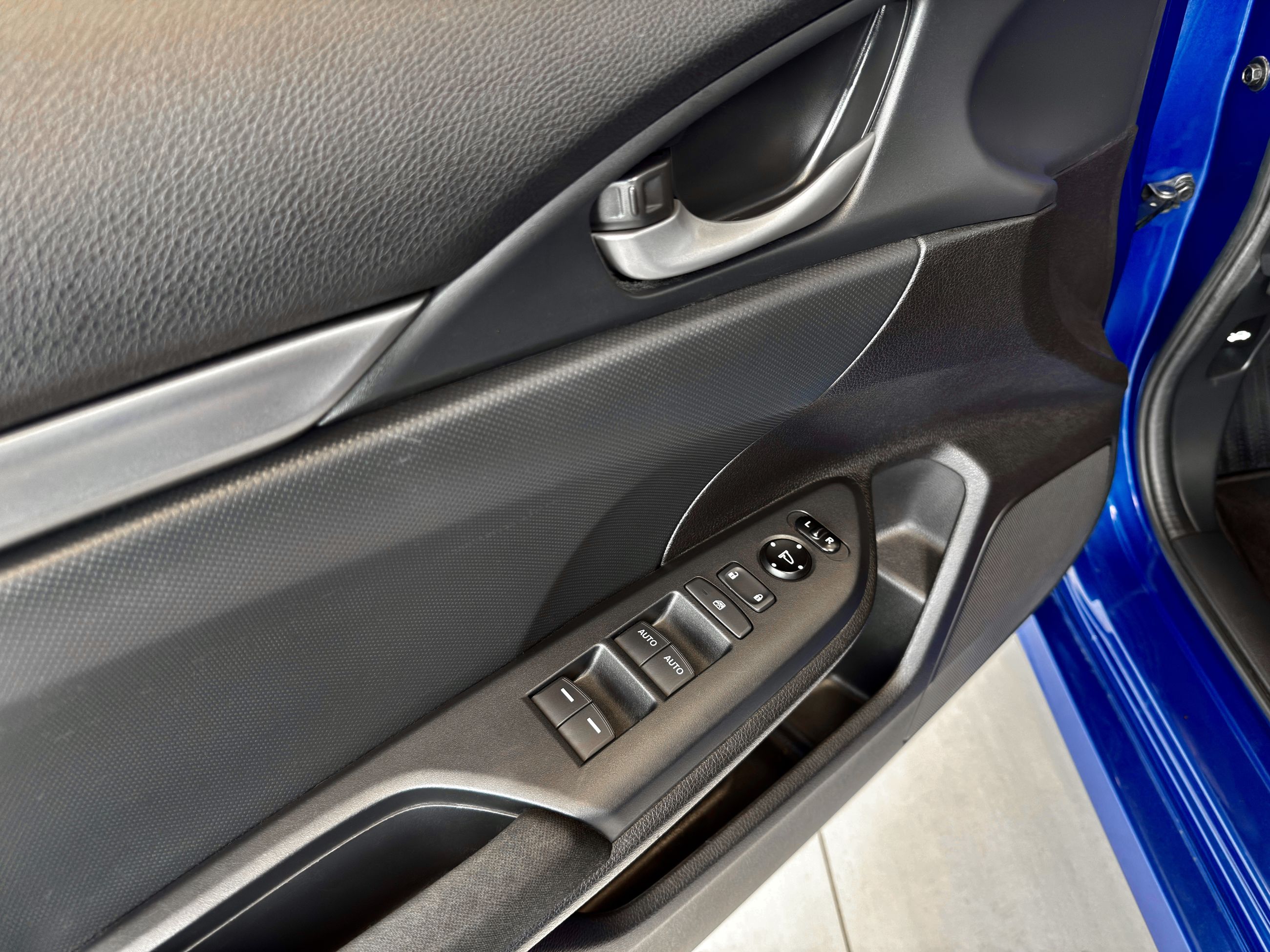 Honda Civic Hatchback LX 2018-26