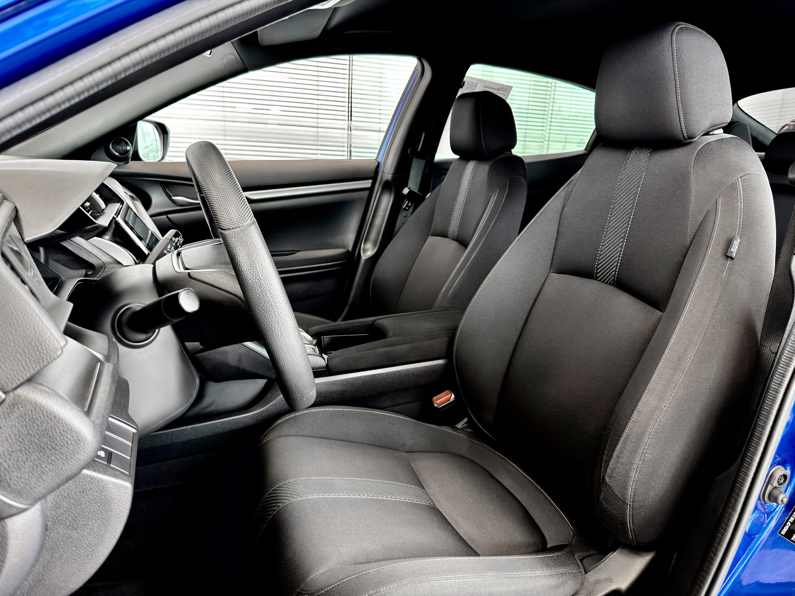 Honda Civic Hatchback LX 2018-13