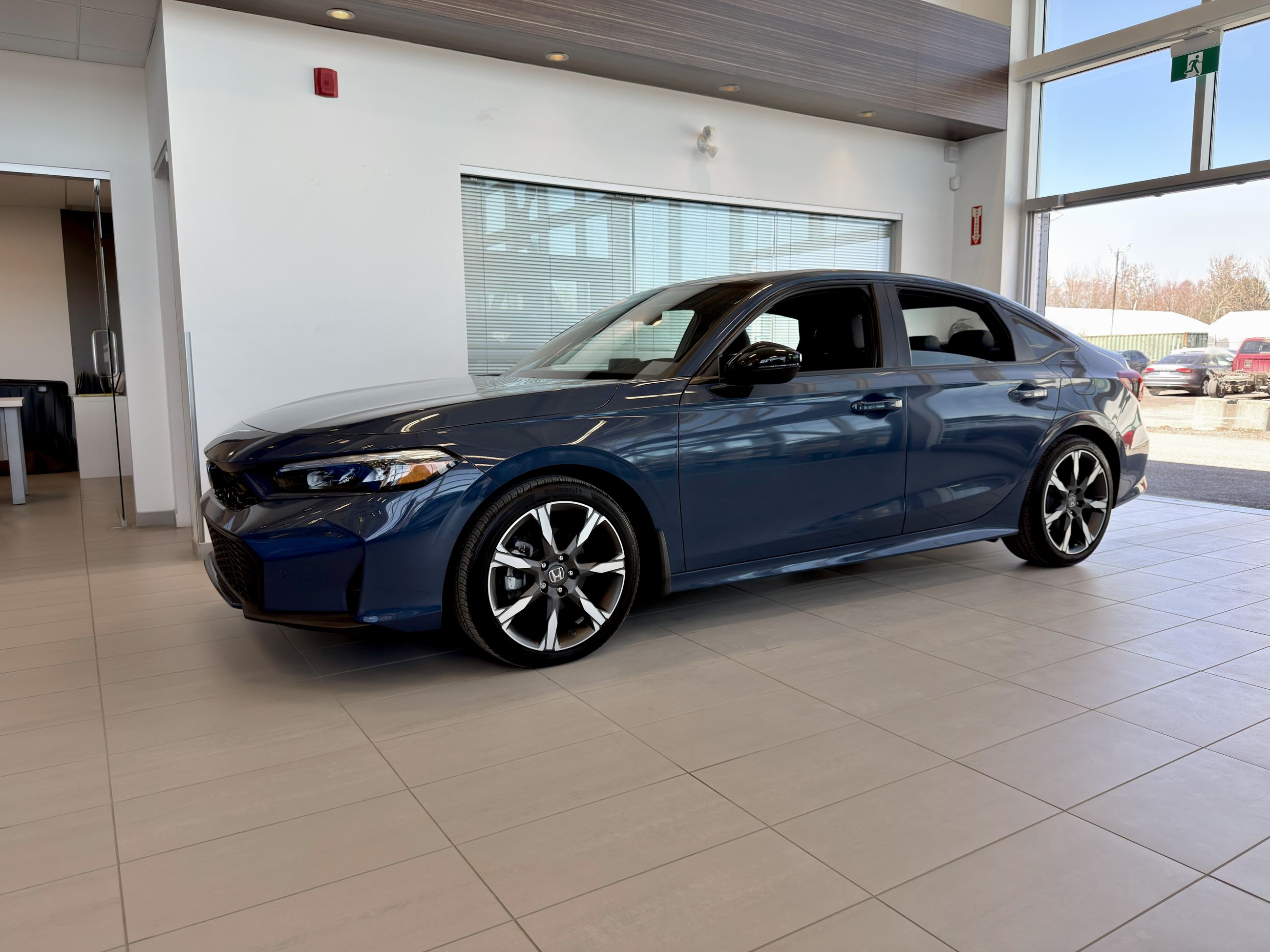 Honda Civic Sedan Hybrid TOURING 2025-33