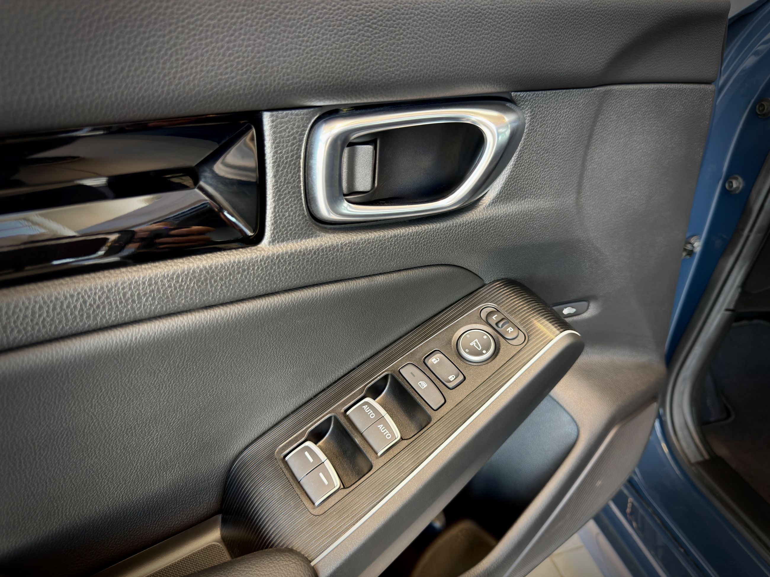 Honda Civic Sedan Hybrid TOURING 2025-32