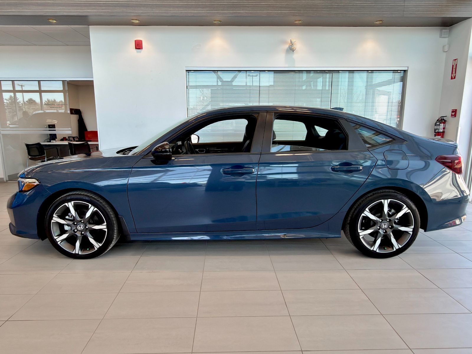 Honda Civic Sedan Hybrid TOURING 2025-8