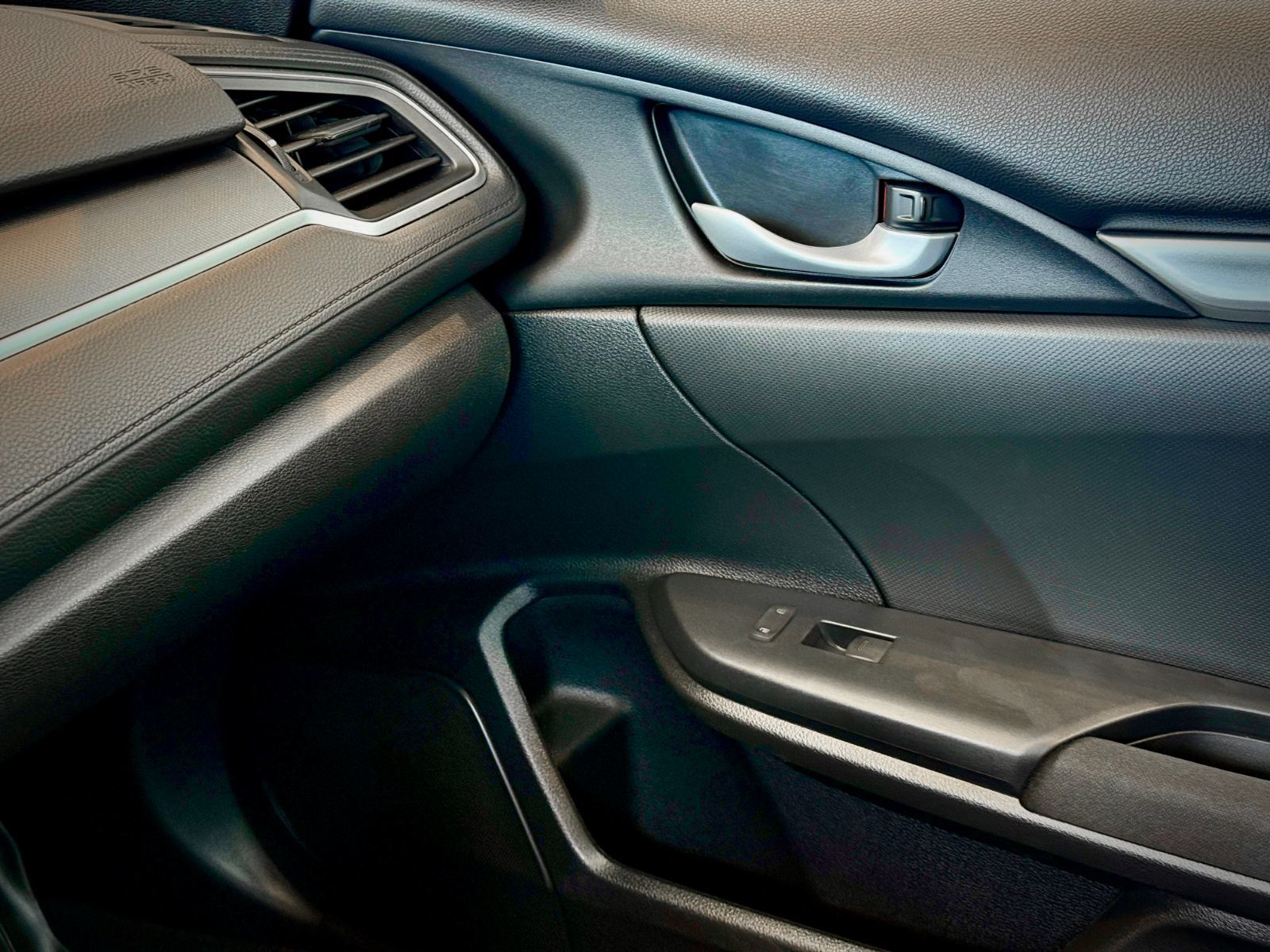 2018 Honda Civic Sedan LX Manuelle-30