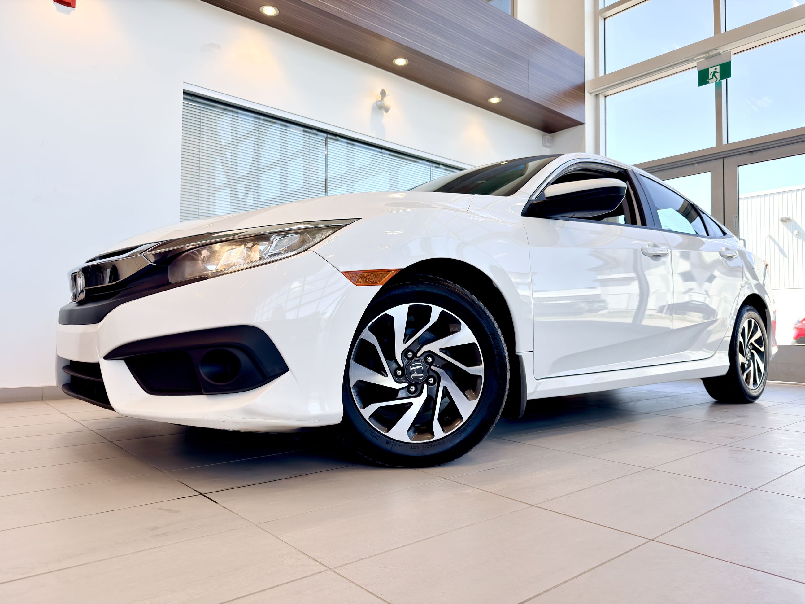 Photo 2018 Honda Civic Sedan SE #2
