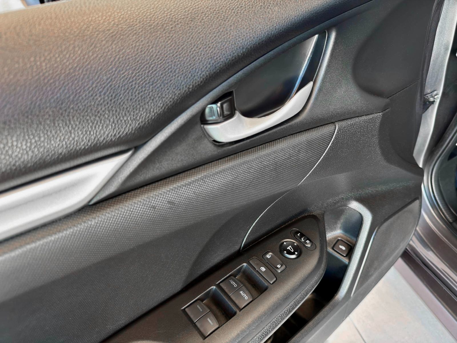 Honda Civic Sedan LX 2021-28