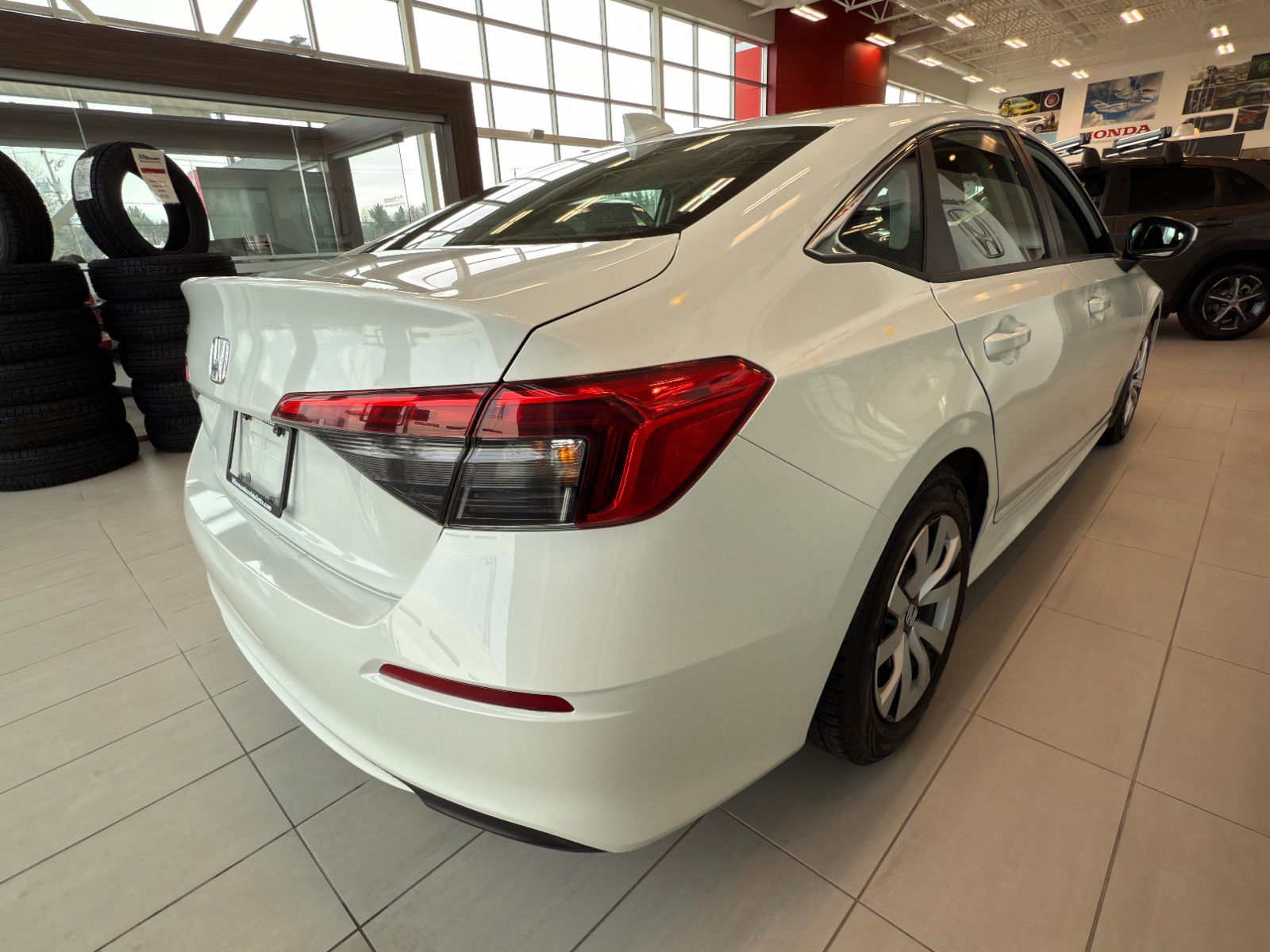 Honda Civic Sedan LX-B 2024-12