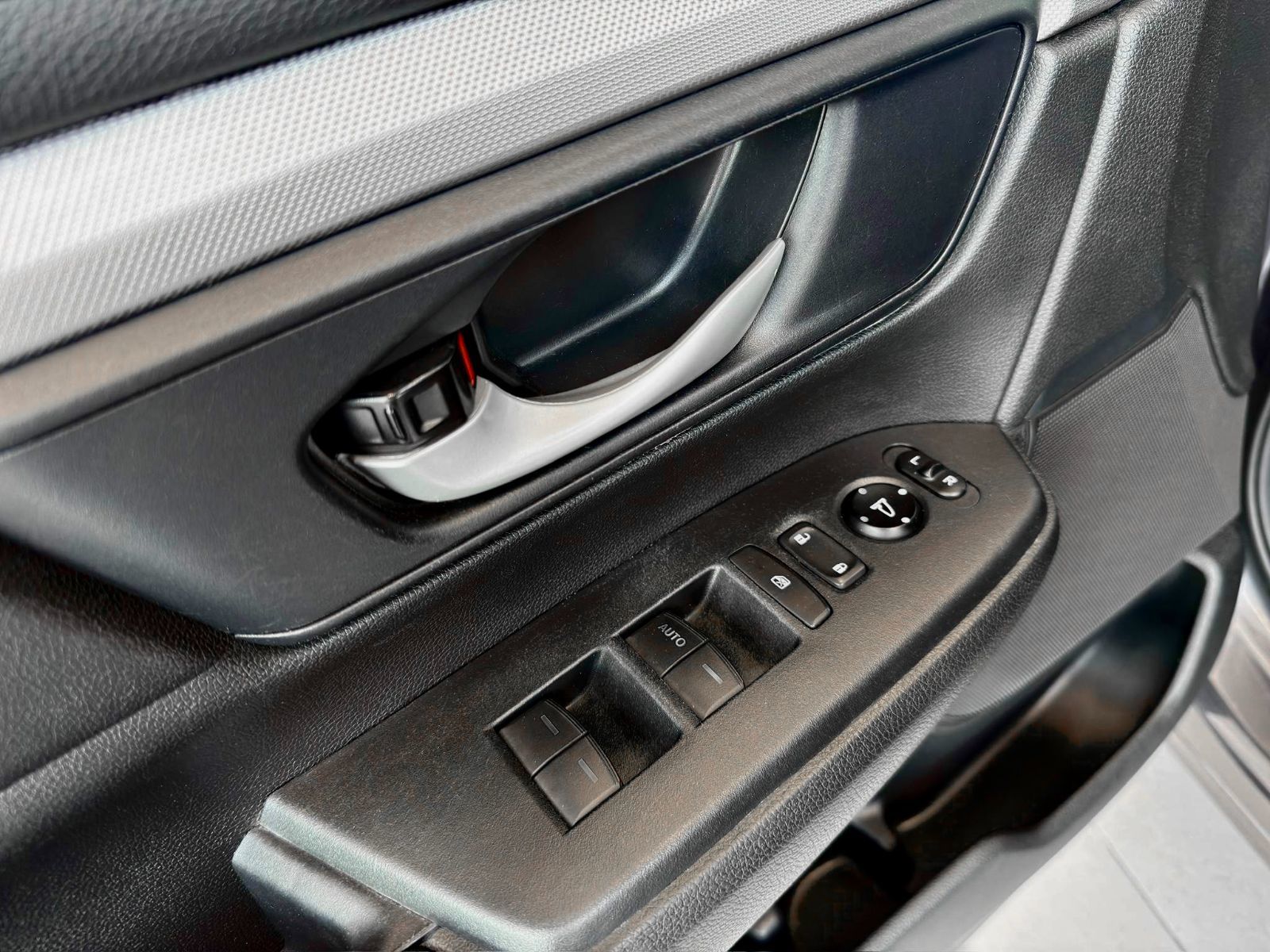 Honda CR-V LX 2019-30