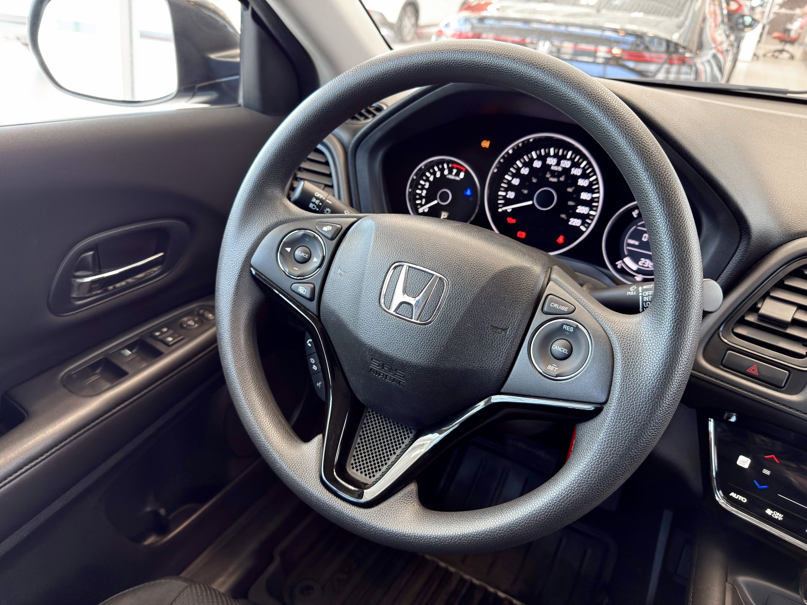 Honda HR-V LX 2017-24