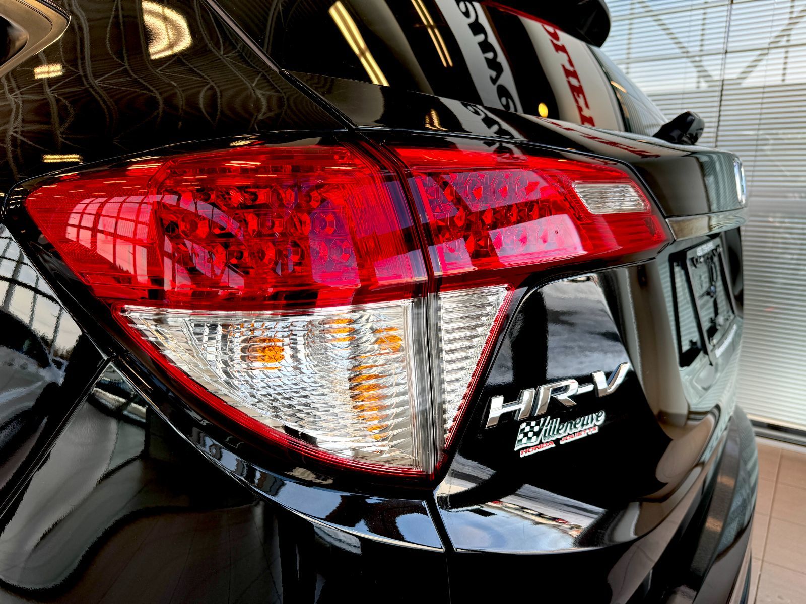 2022 Honda HR-V Touring | AWD-8