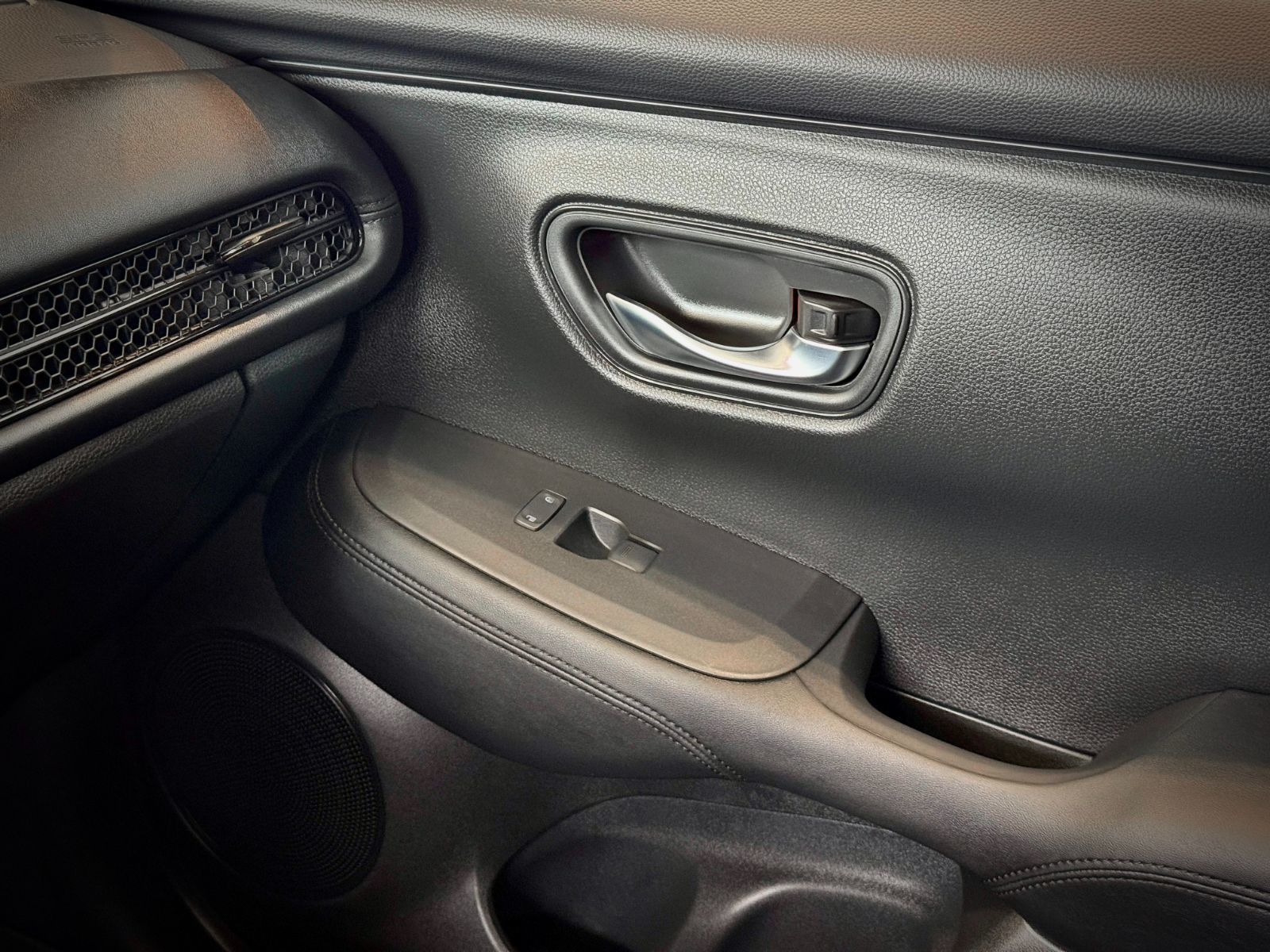 Honda HR-V LX 2023-32