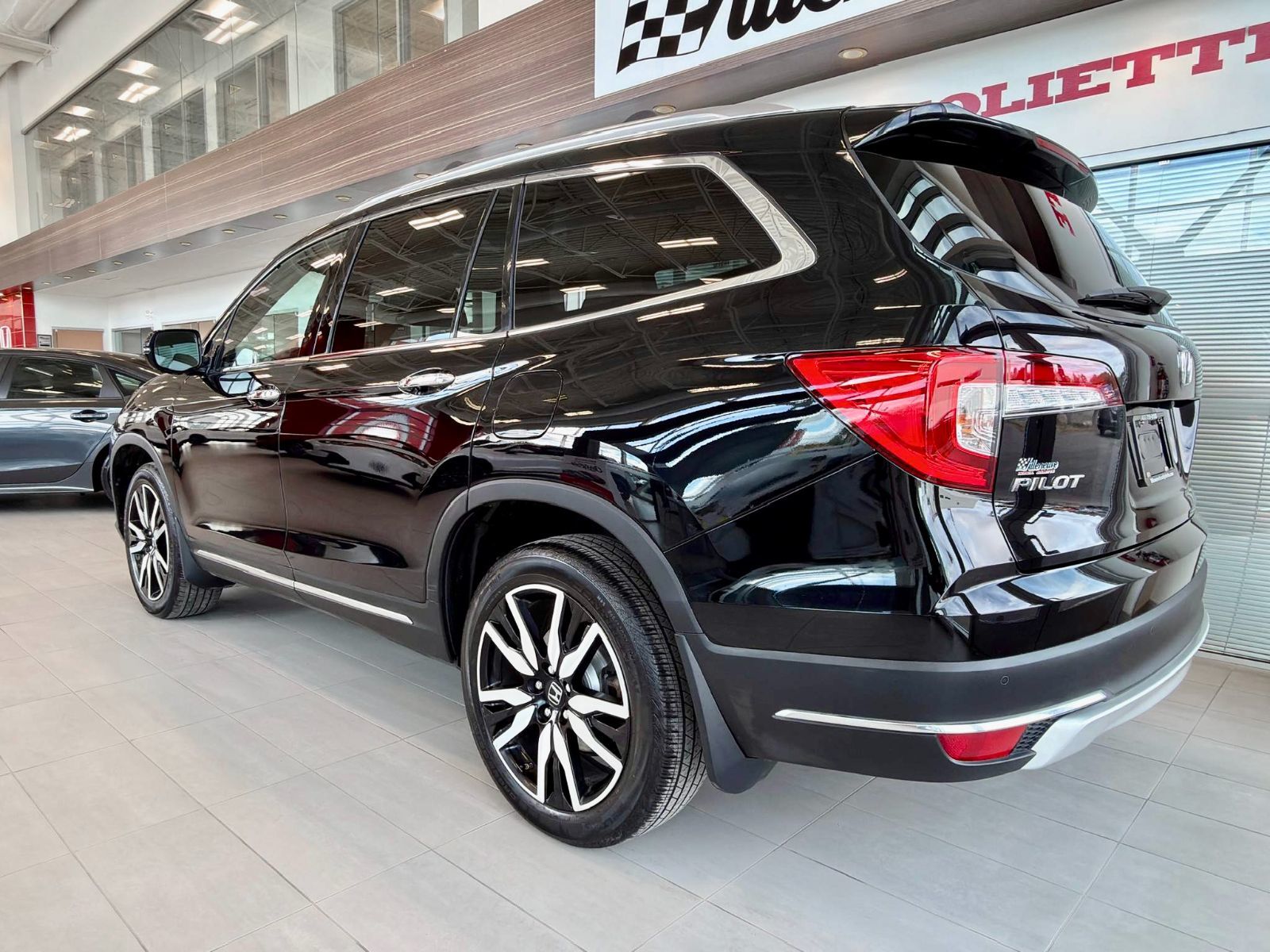 Honda Pilot Touring 8-Passenger 2021-8