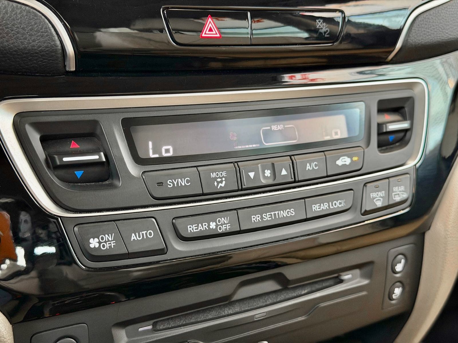 Honda Pilot Touring 8-Passenger 2021-30