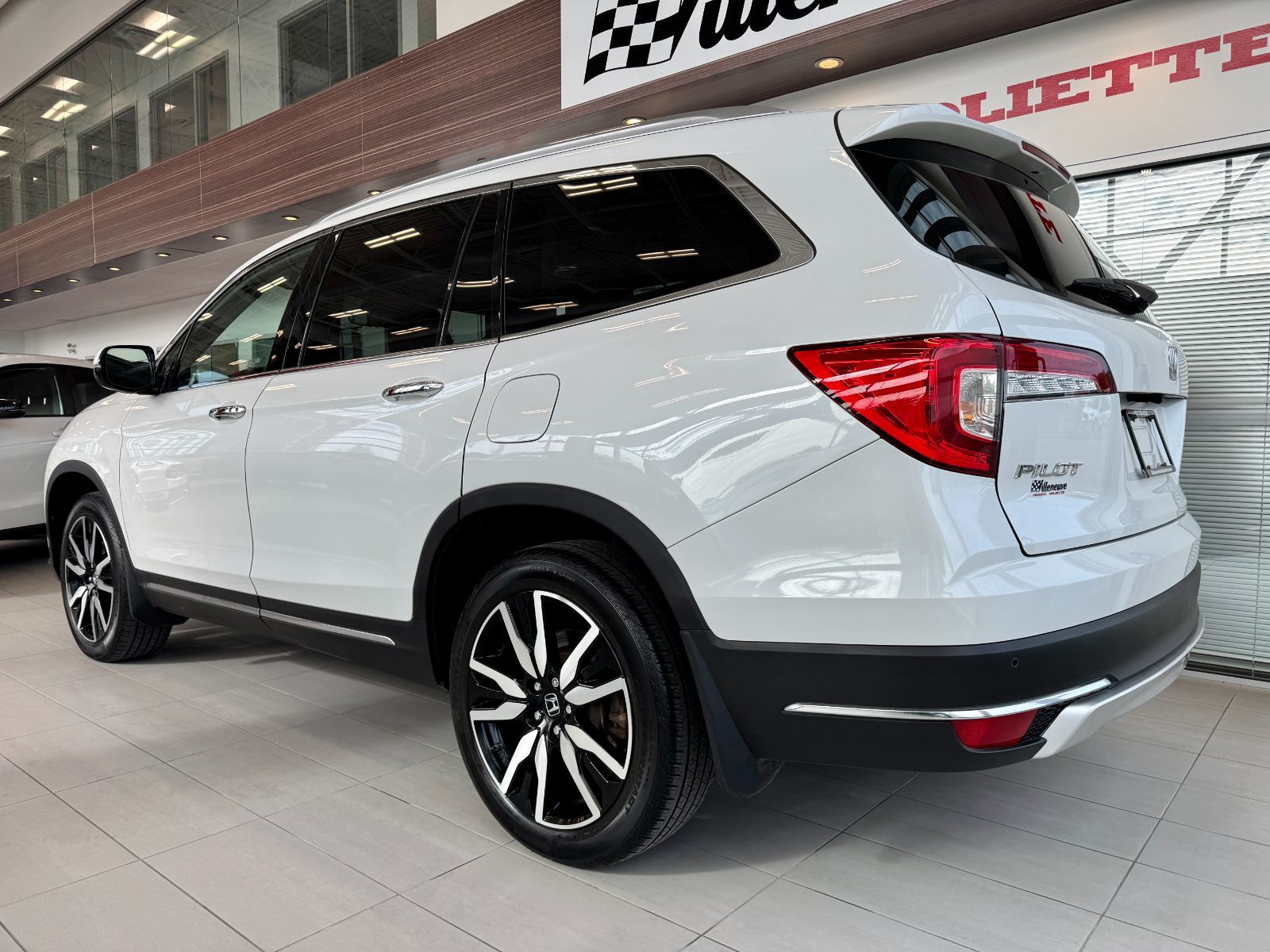 Honda Pilot Touring 8-Passenger 2022-9