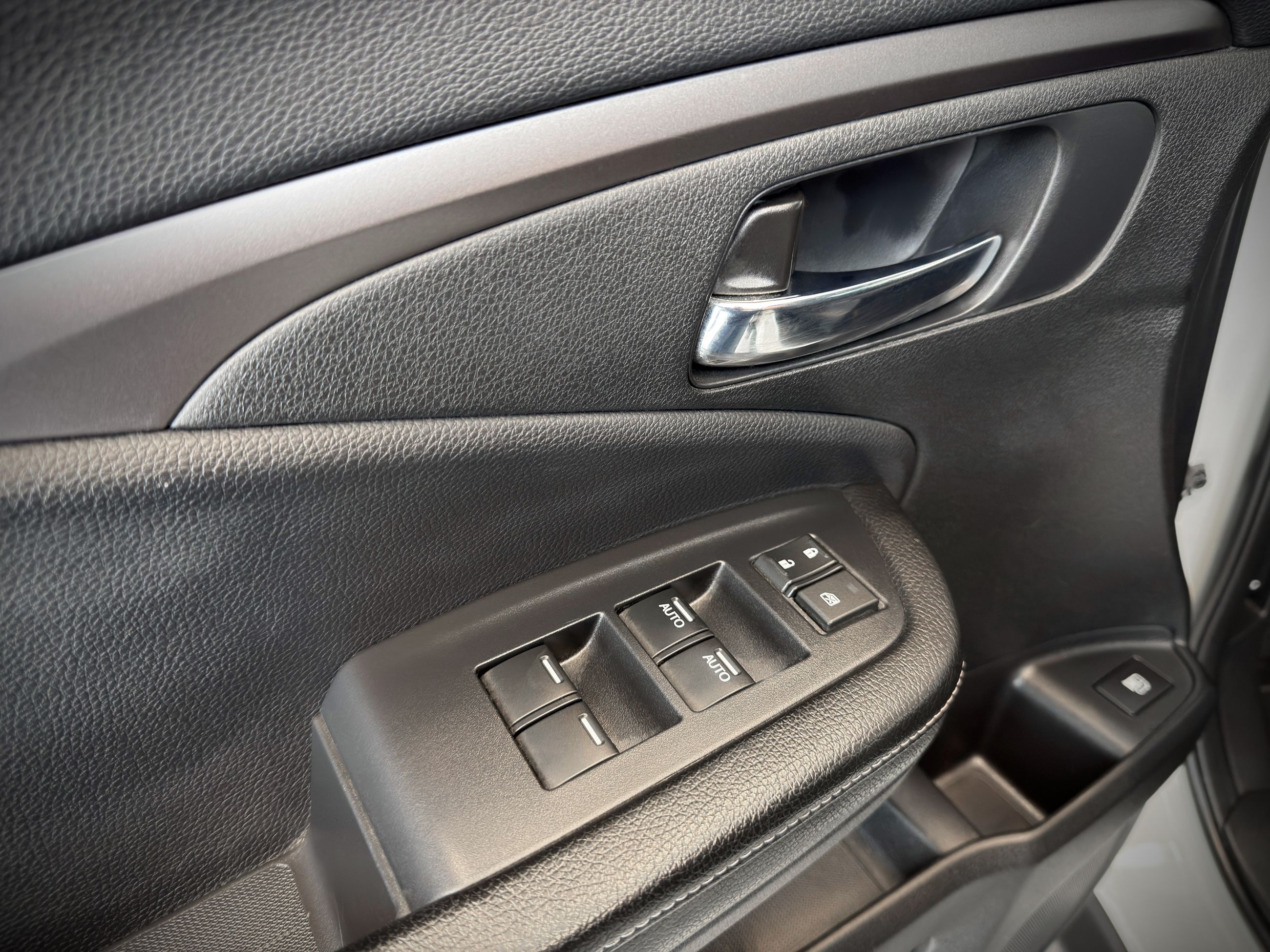 2017 Honda Ridgeline LX HS-33