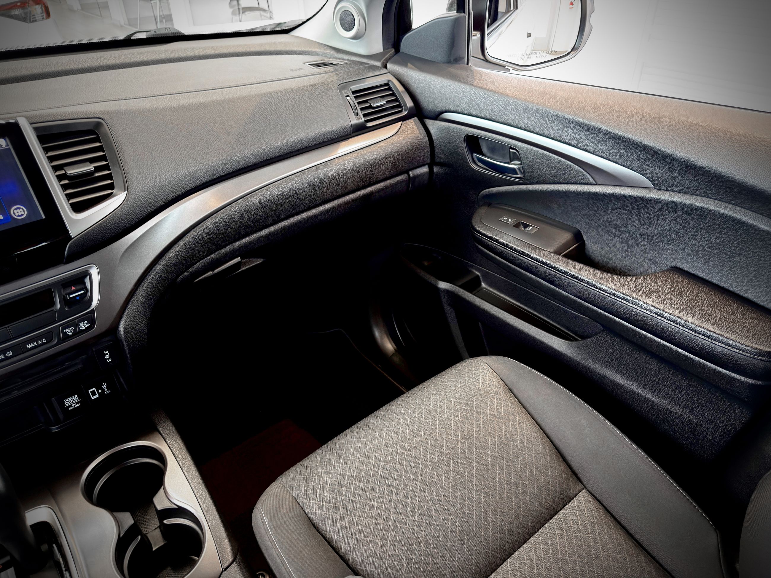 2017 Honda Ridgeline LX HS-23