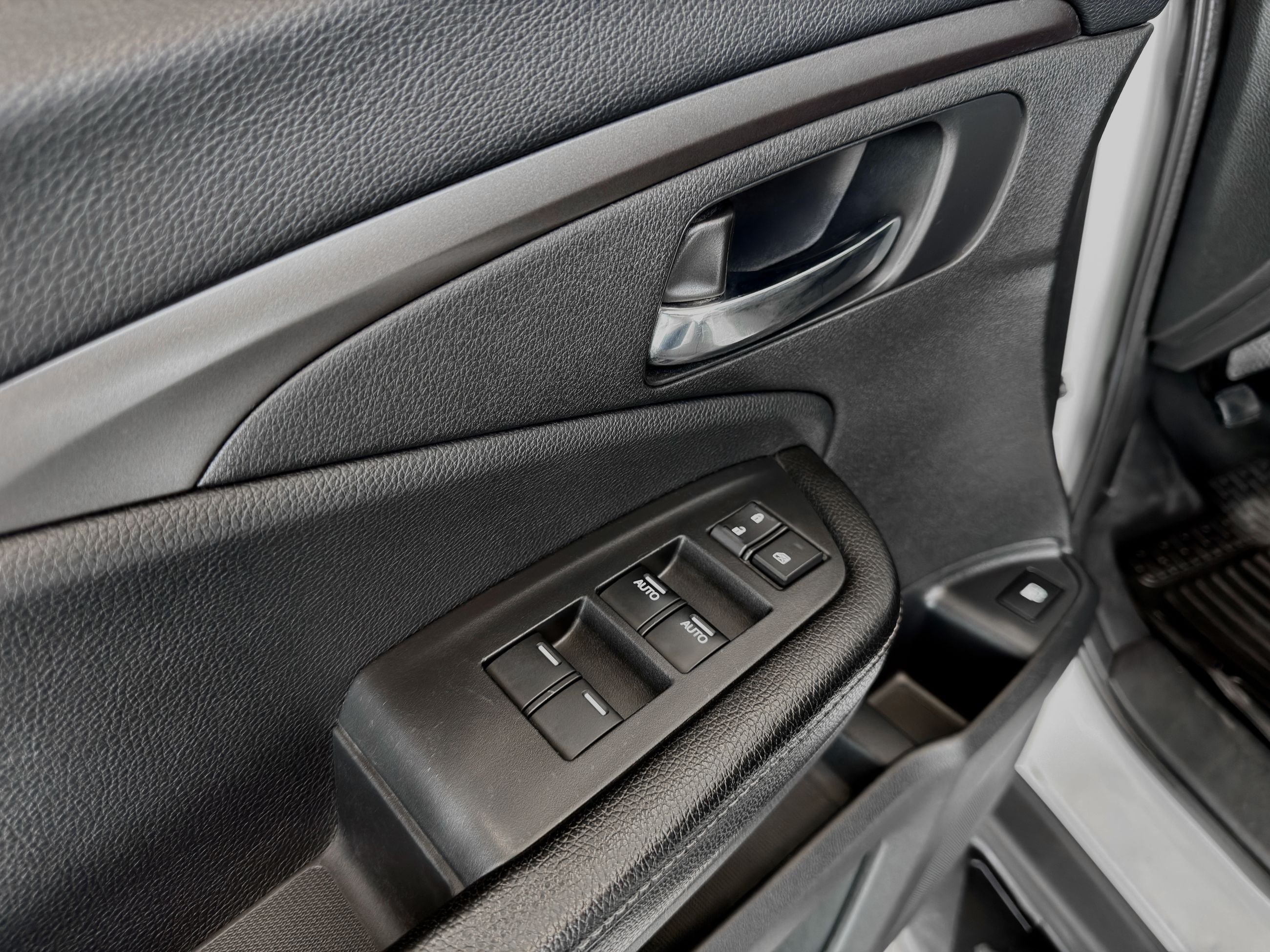 Honda Ridgeline Sport 2017-39