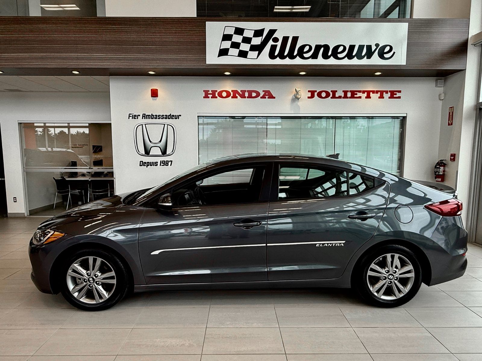 Hyundai Elantra GLS 2017-8