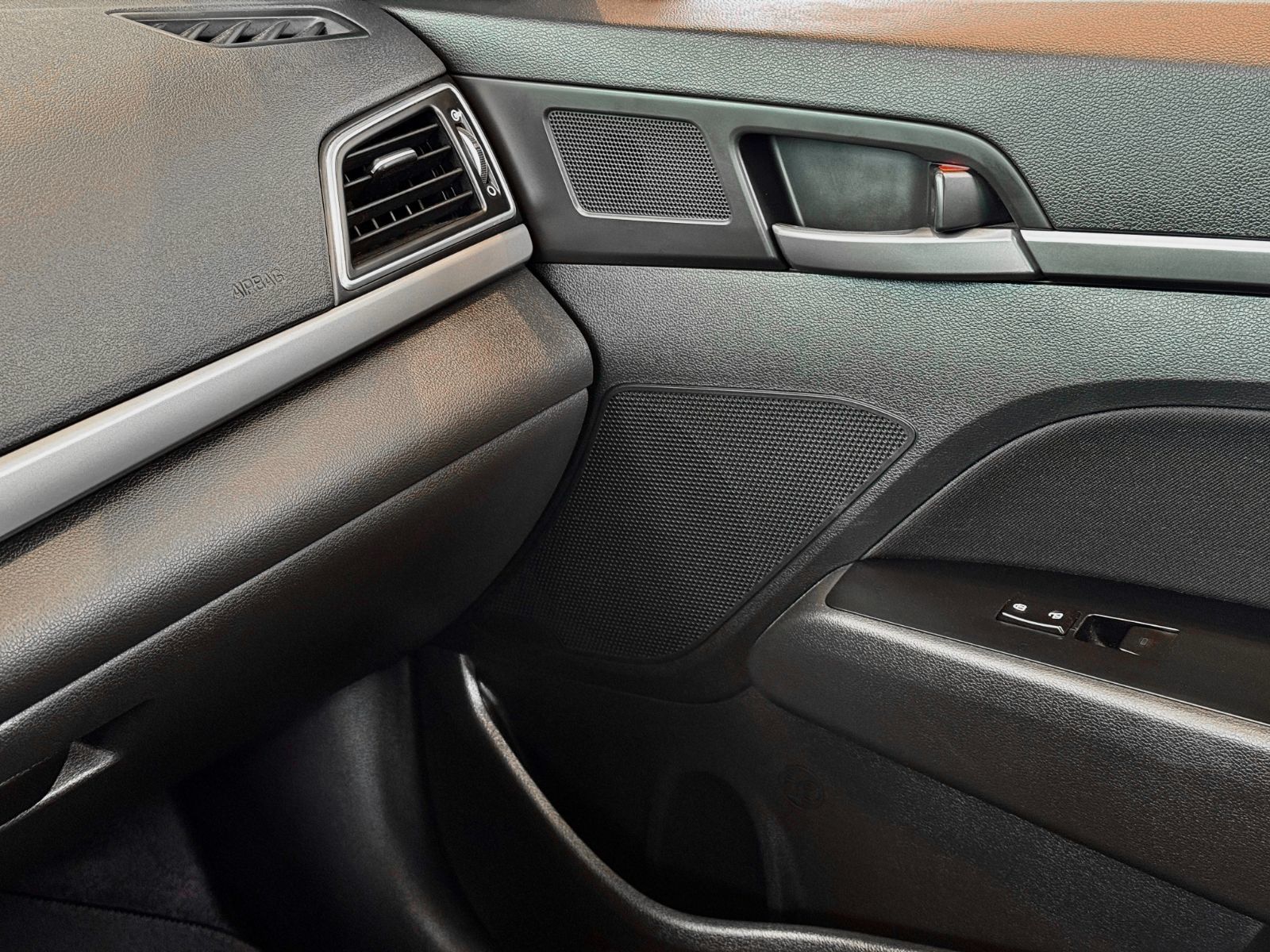 Hyundai Elantra GLS 2017-30
