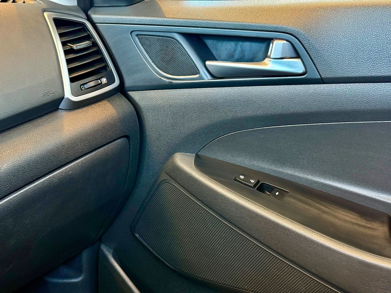2018 Hyundai Tucson SE AWD-32