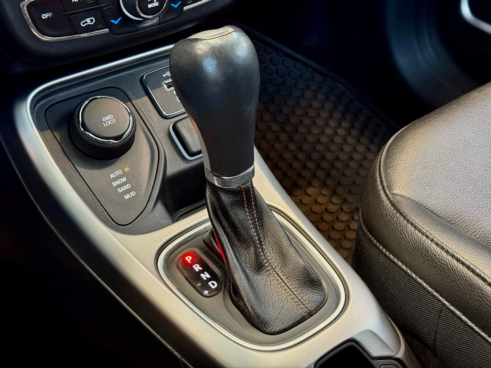 2018 Jeep Compass North-31