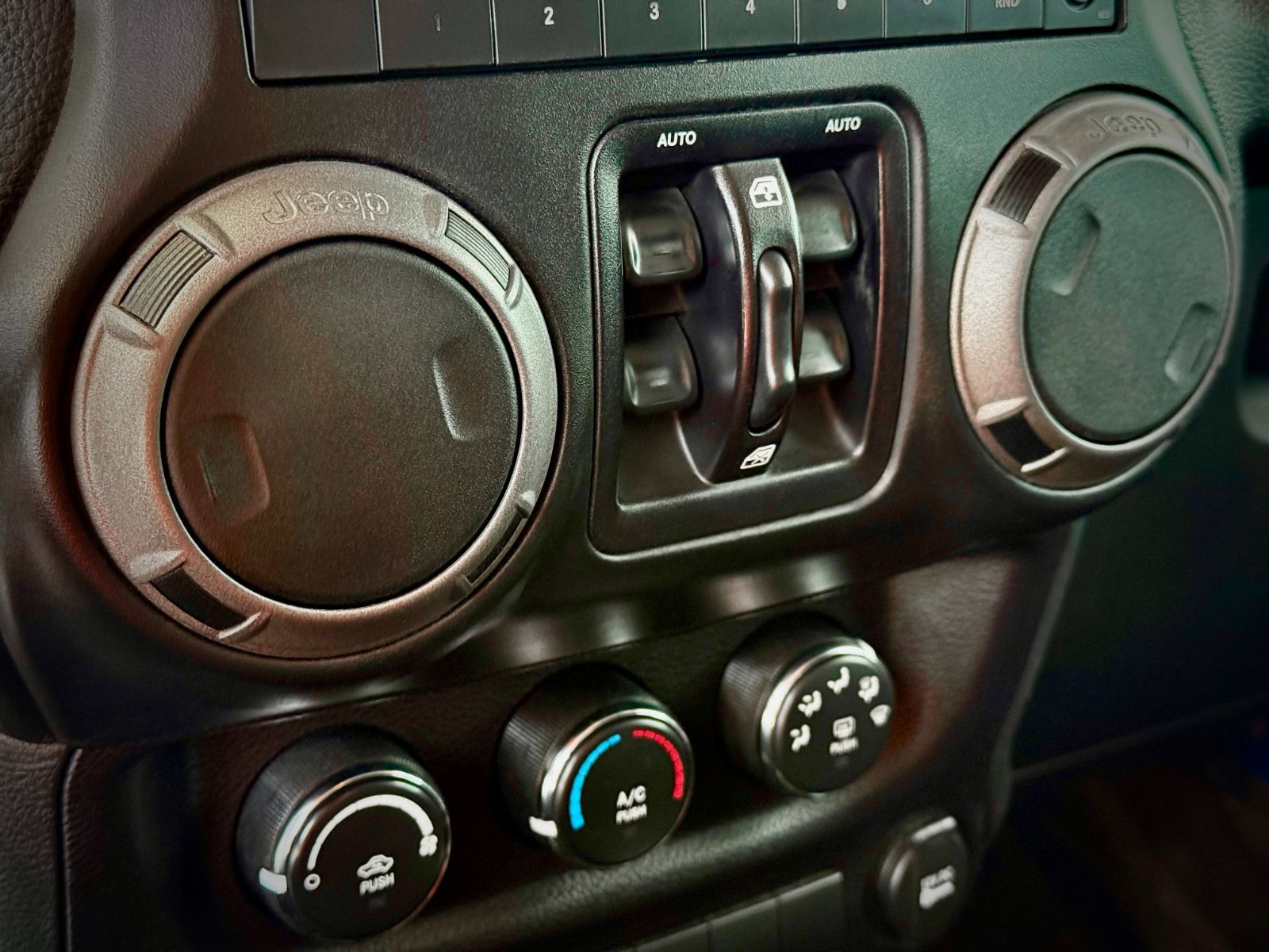 Jeep Wrangler Unlimited Willys Wheeler 2016-28