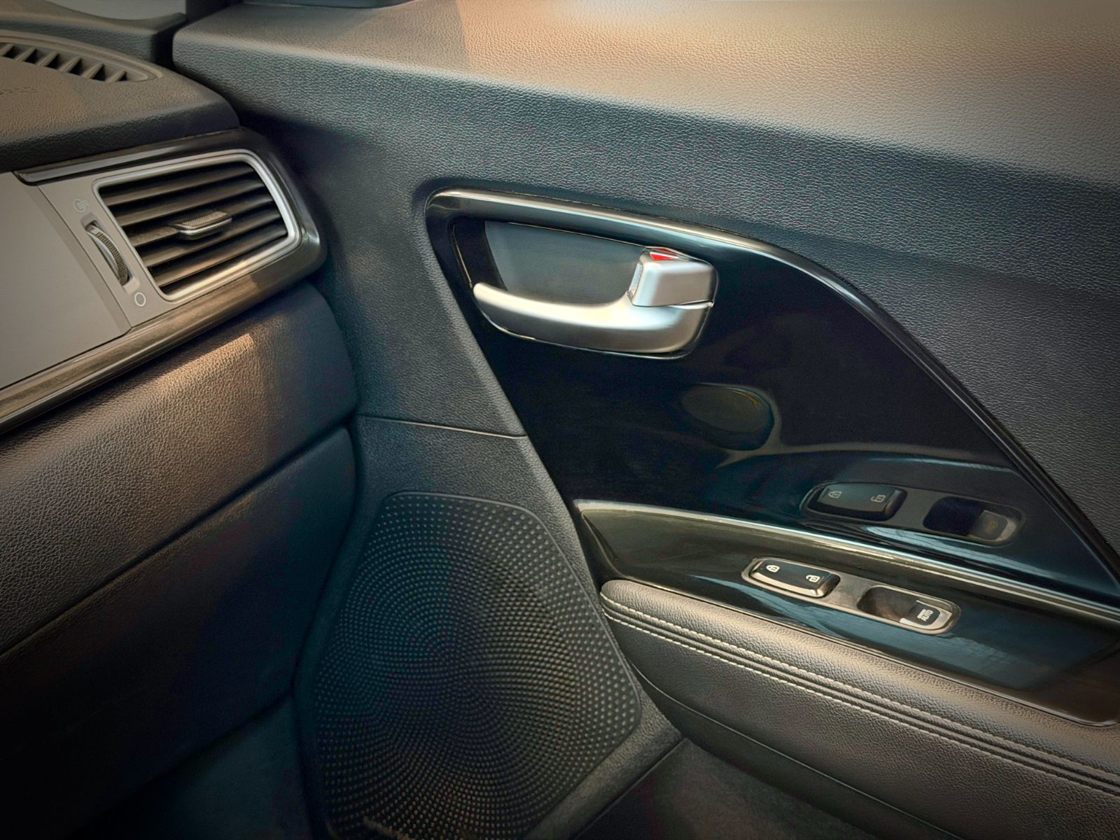 Kia Niro EV SX Touring 2019-33