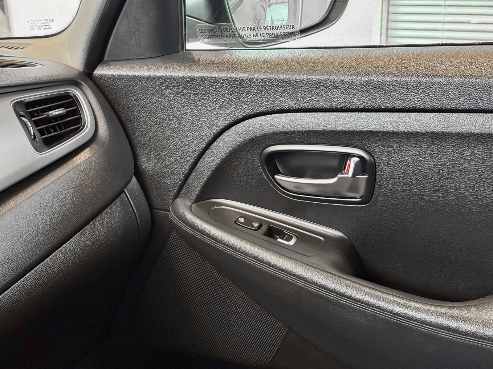 Kia Rondo LX 2015-26