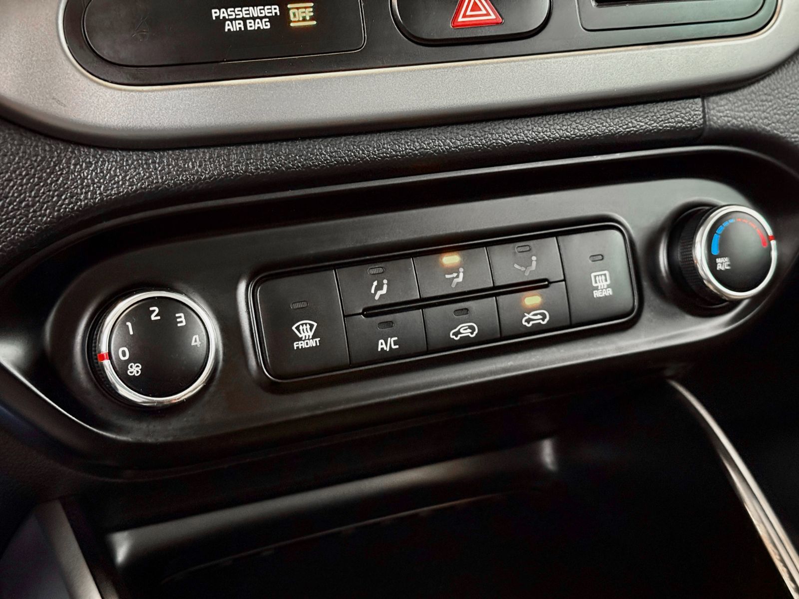 Kia Rondo LX 2015-24