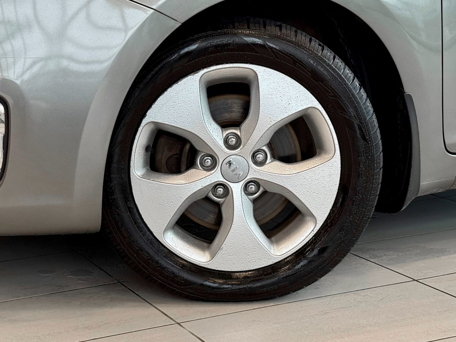 Kia Rondo LX 2015-12