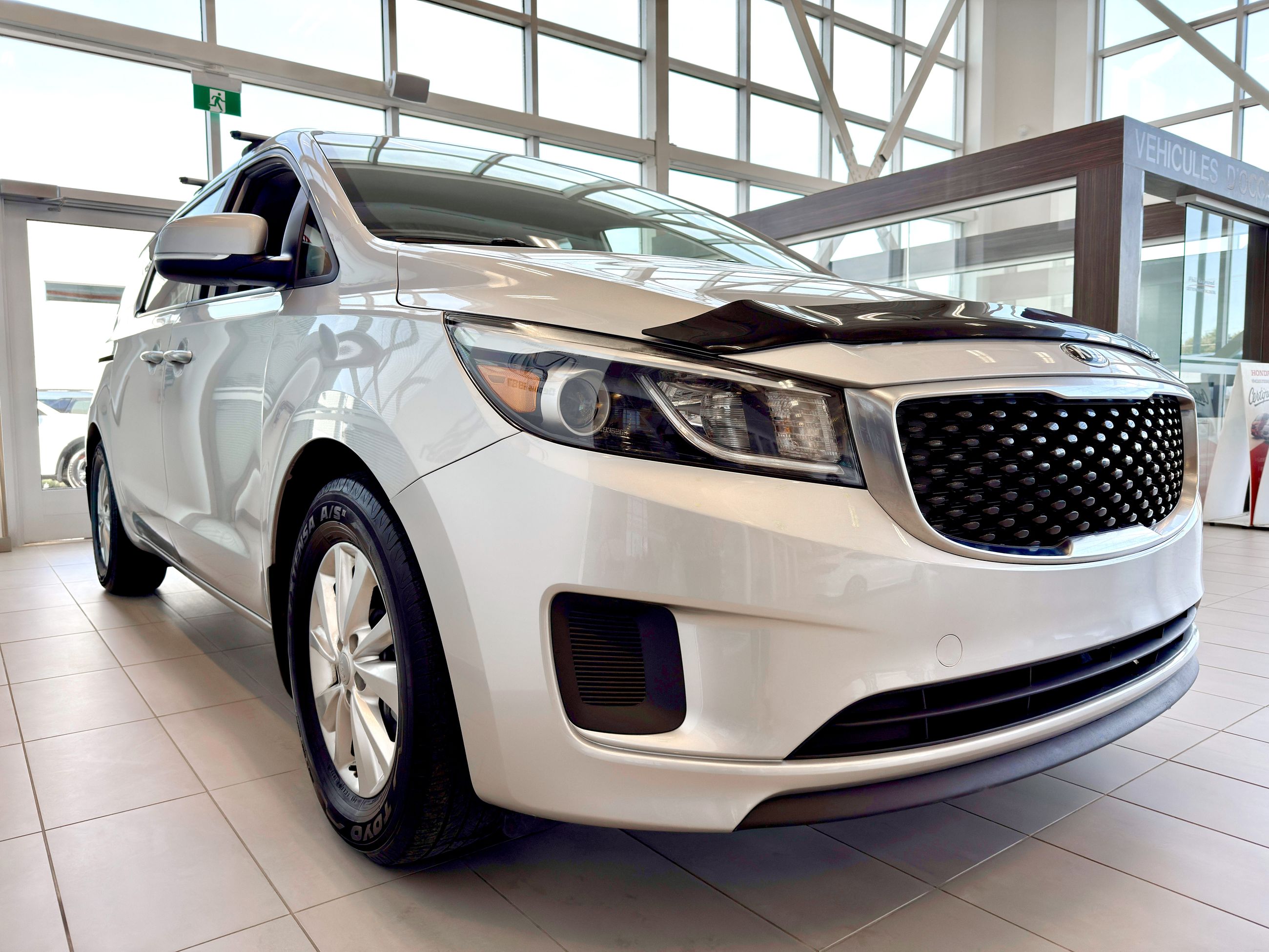 Kia Sedona LX + 2017-6