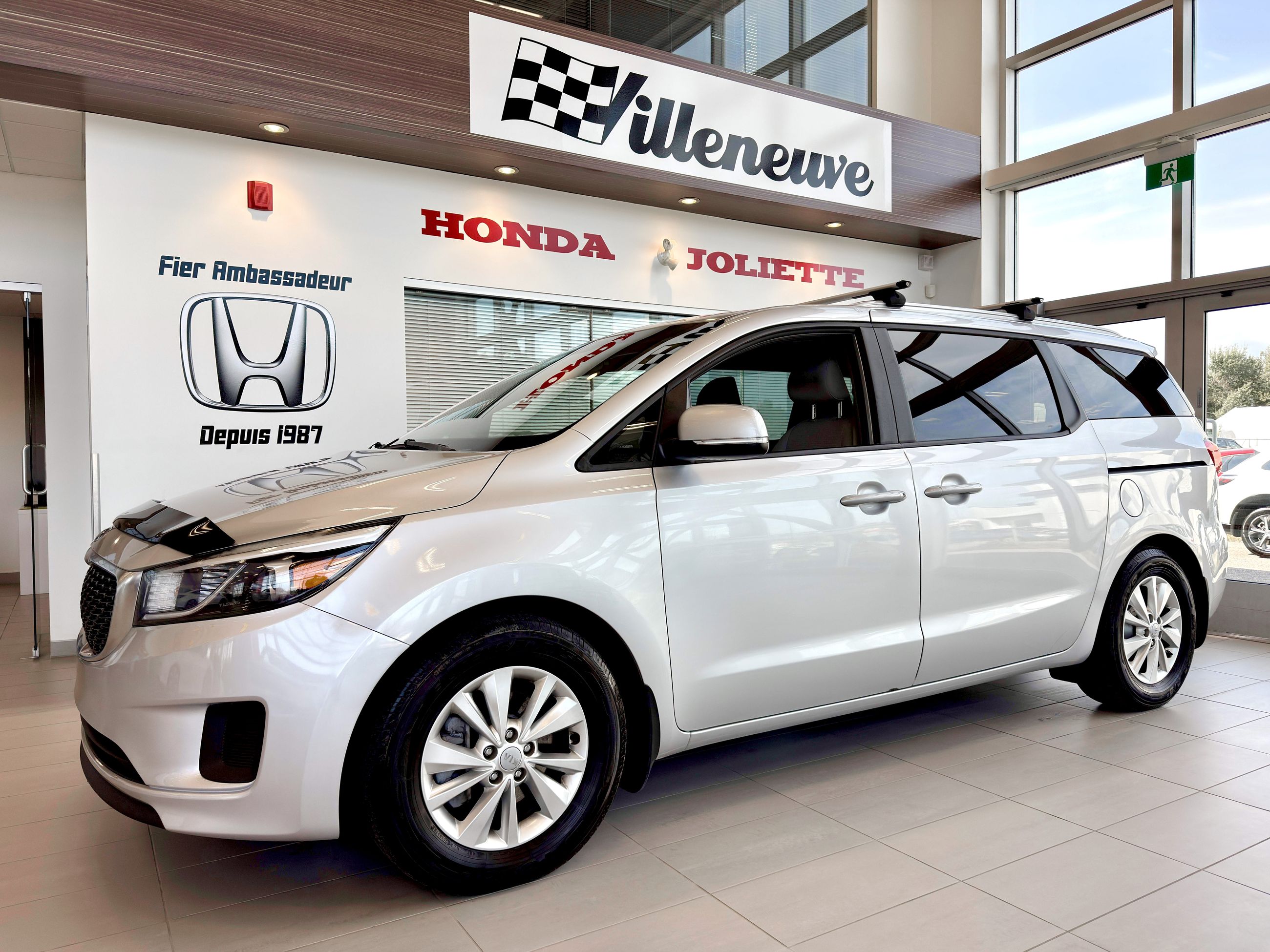 Kia Sedona LX + 2017-1