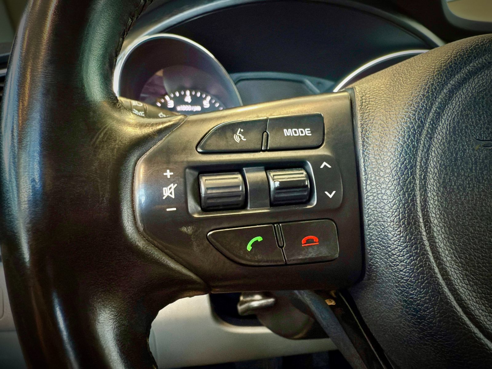 Kia Sedona LX + 2017-25