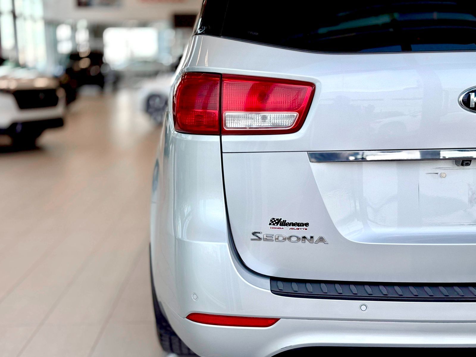Kia Sedona LX + 2017-11