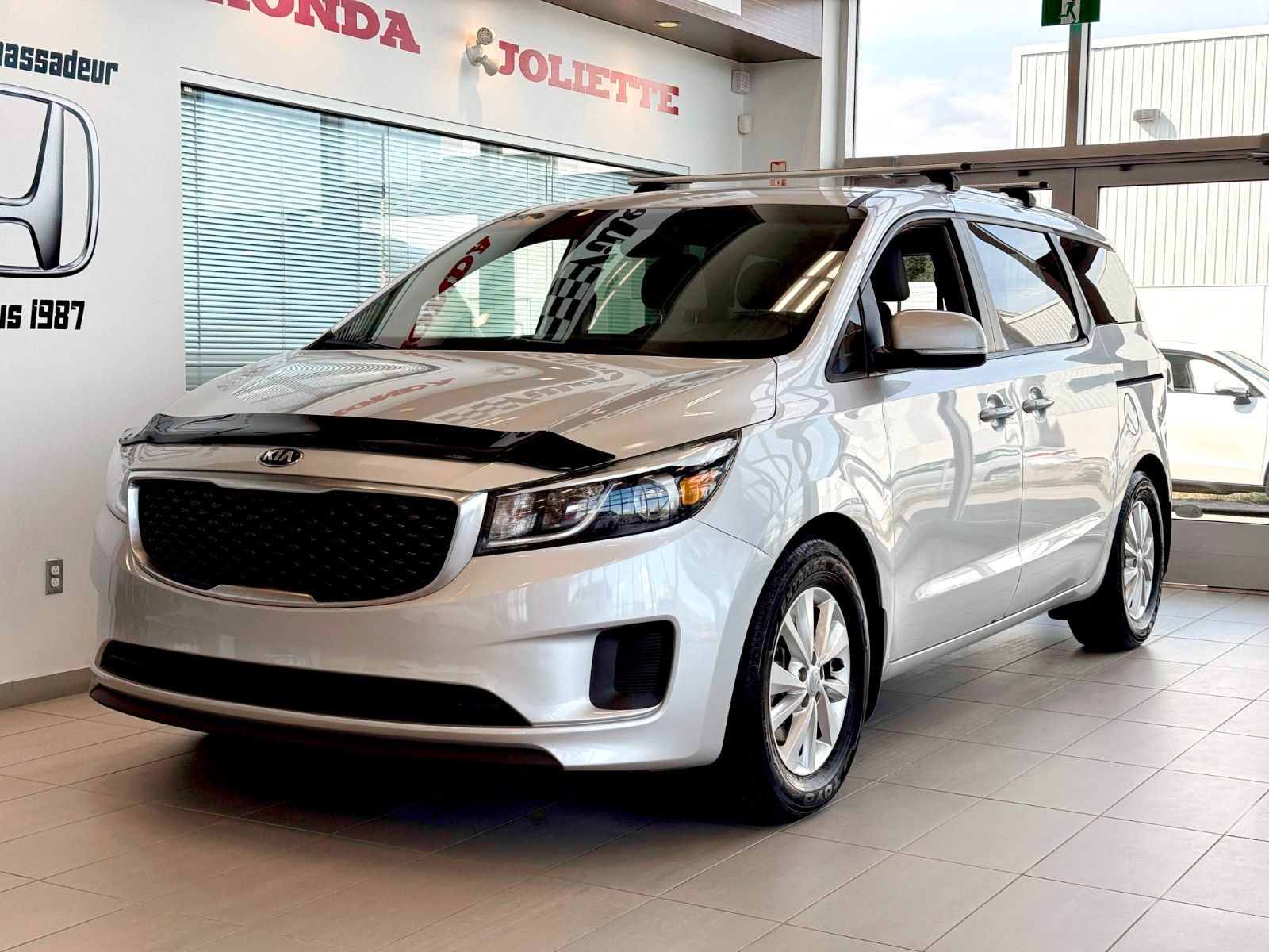 Kia Sedona LX + 2017-3