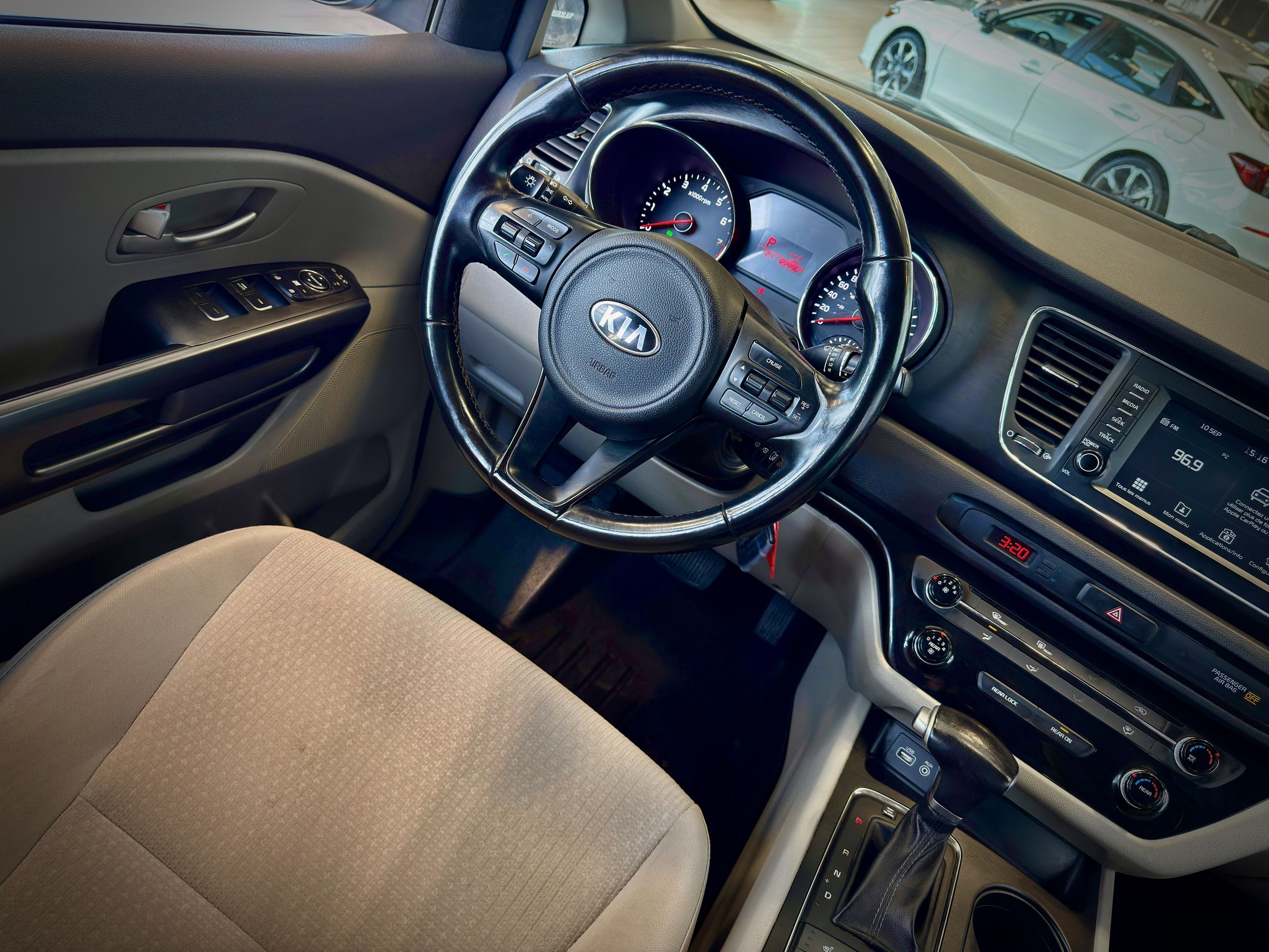 Kia Sedona LX + 2017-21