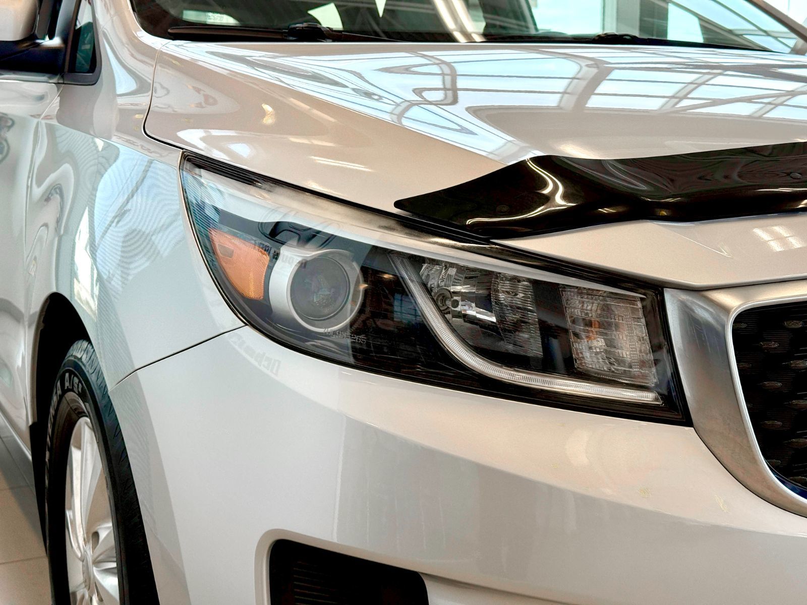Kia Sedona LX + 2017-7