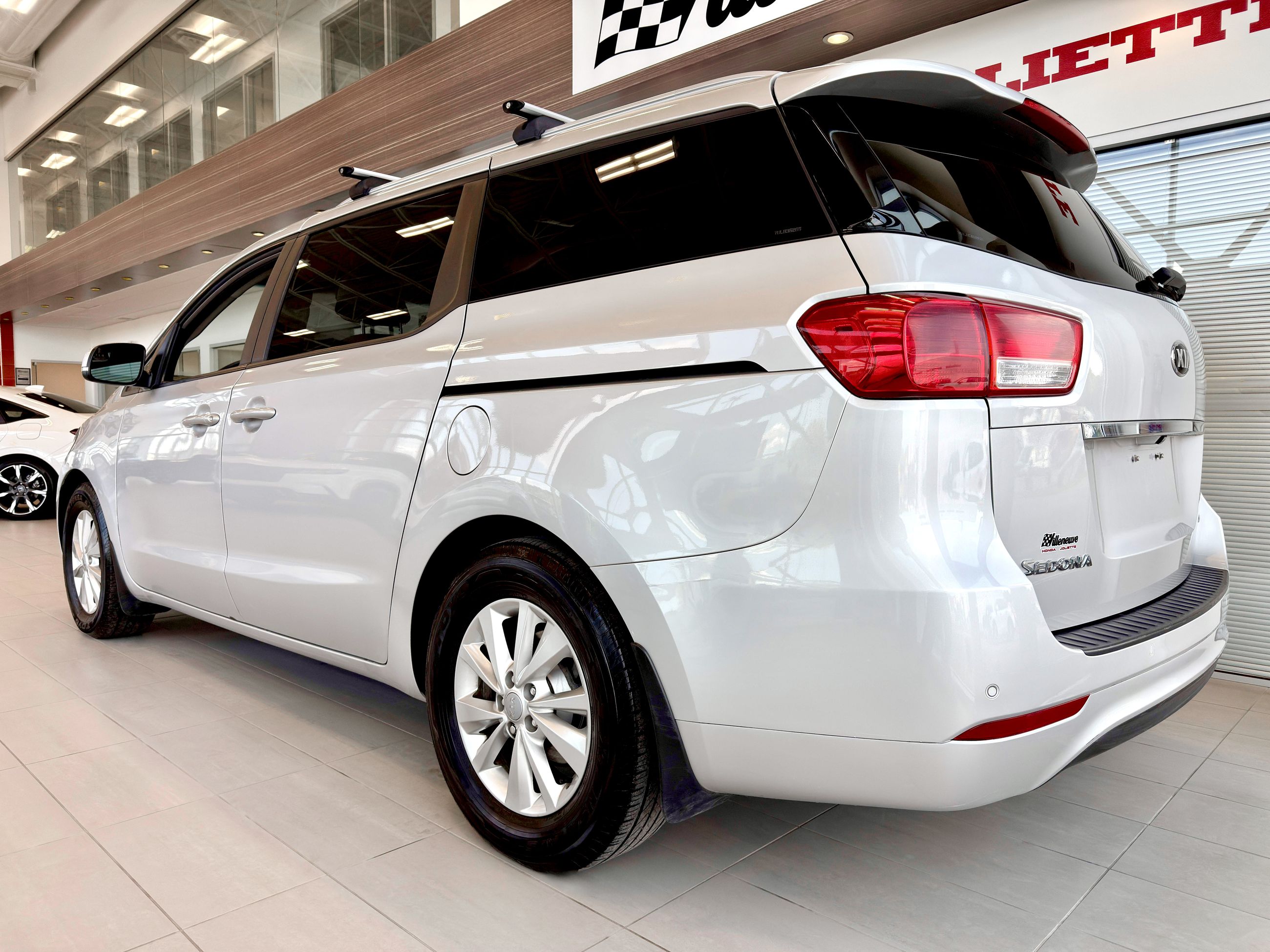 Kia Sedona LX + 2017-10