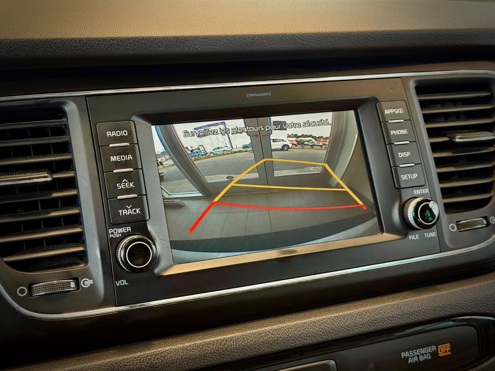Kia Sedona LX + 2017-29