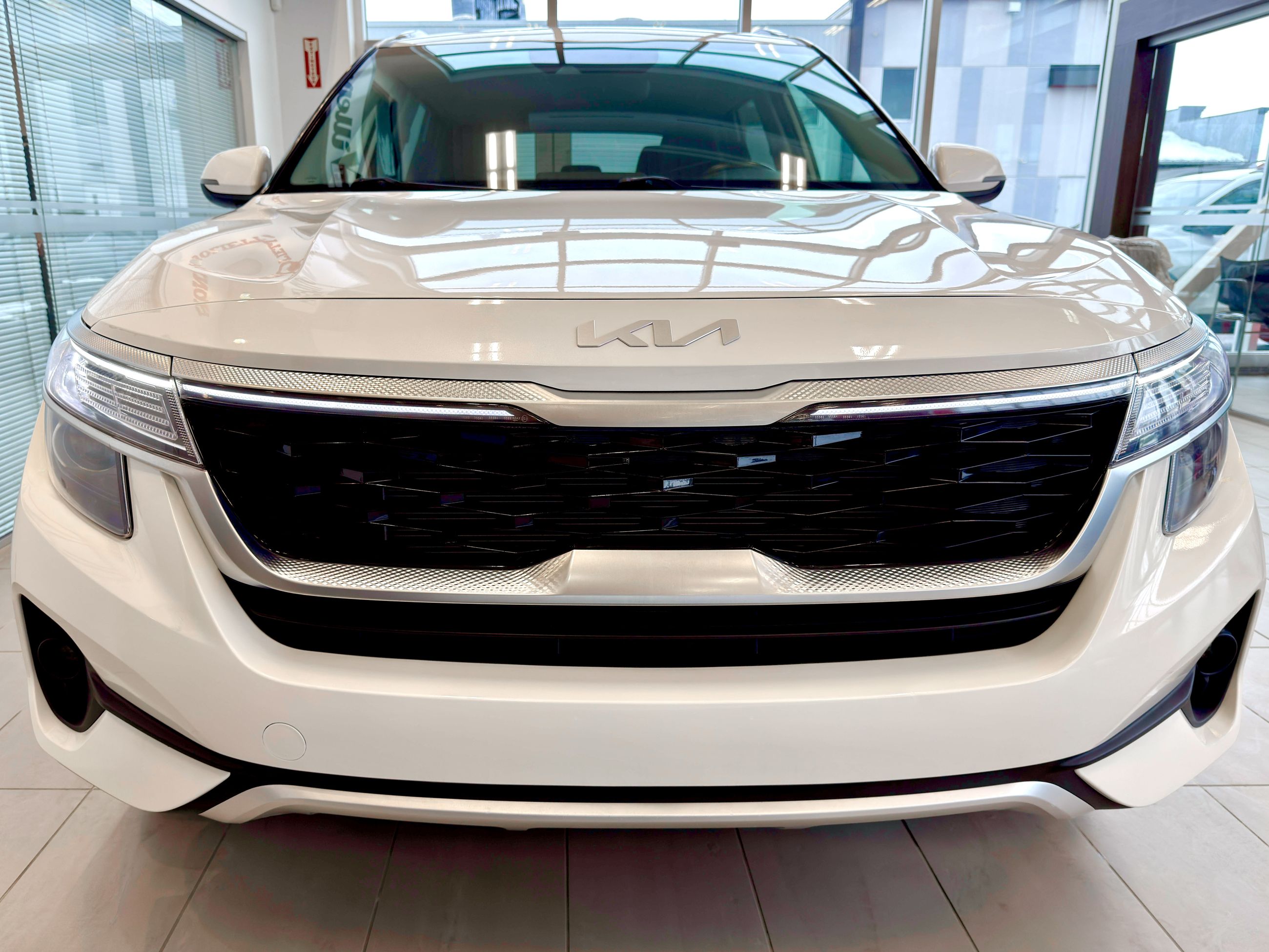 2023 Kia Seltos EX AWD-4