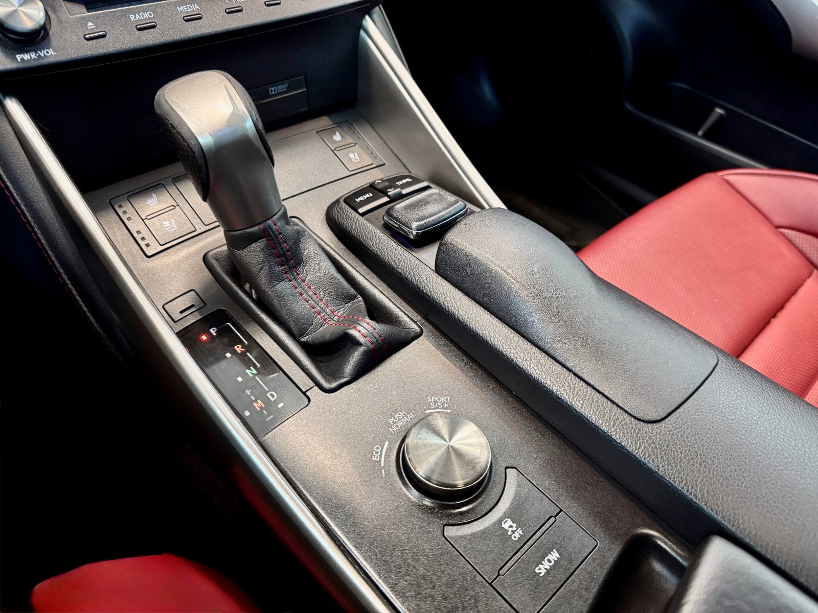 Lexus IS 350  2015-28