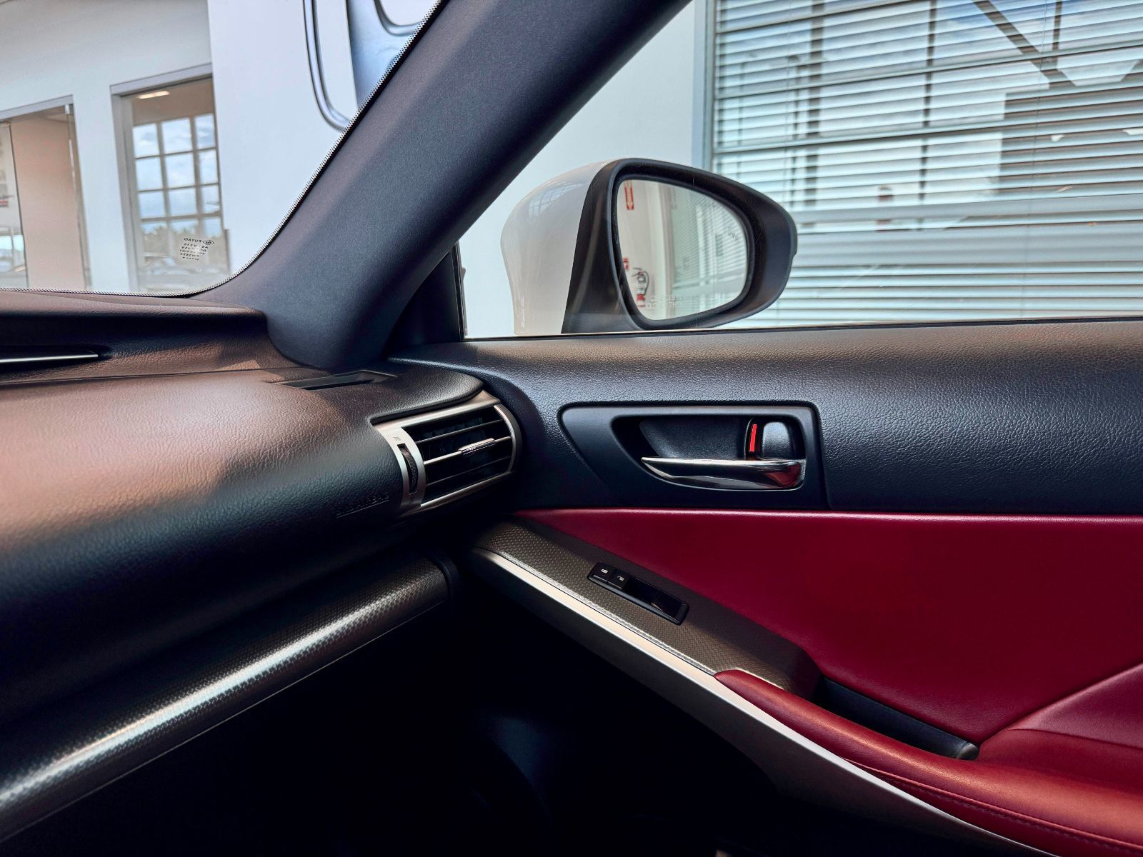 Lexus IS 350  2015-29