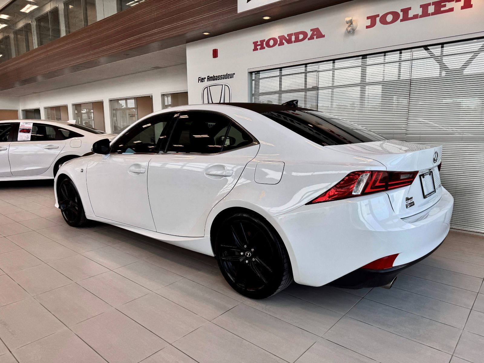 Lexus IS 350  2015-8
