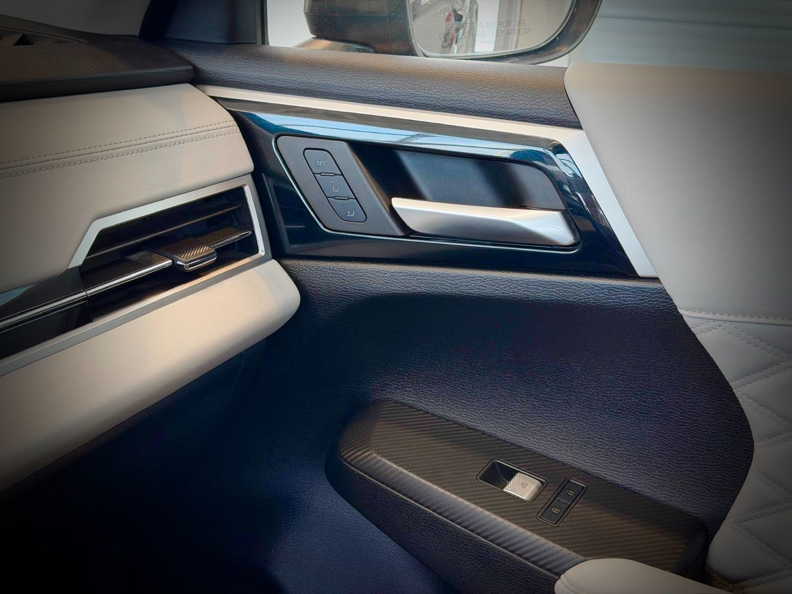 2023 Mitsubishi Outlander PHEV SEL S-AWC-31